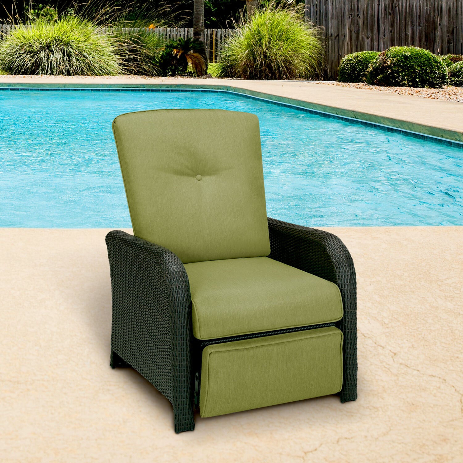 Hanover STRATHREC Strathmere Wicker Brown Steel Frame Stationary Recliner Chair with Green Cushioned Seat