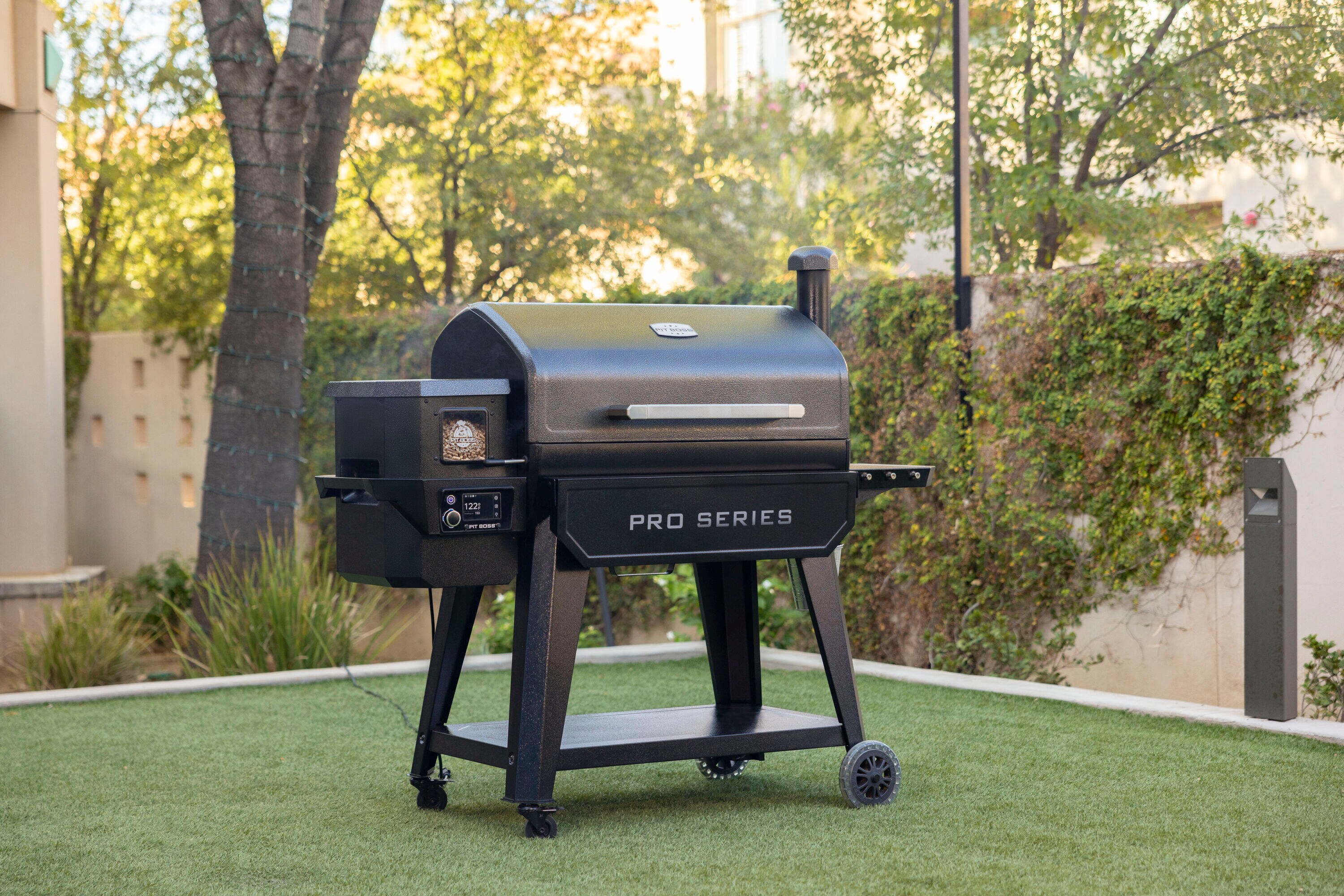 Pit Boss Pro Series 1600 1598-Sq In Black Pellet Grill In The Pellet ...