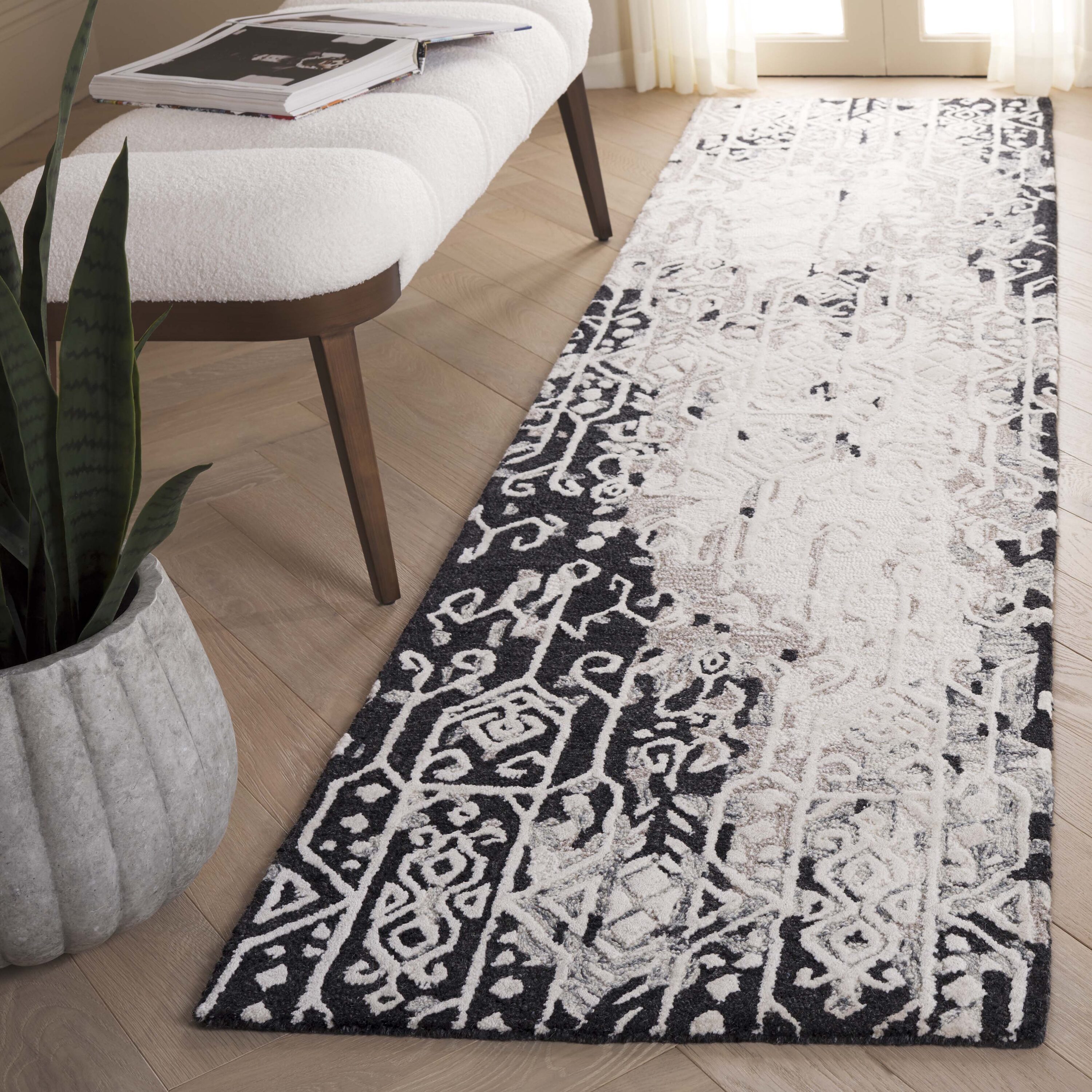  Ebony 130 Black/Ivory Transitional 2ft-3in x 9ft Runner Rug