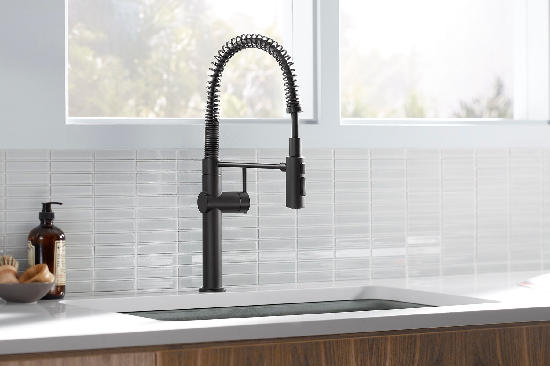 Crue Matte Black 30.75" Single-Handle Semi-Professional Kitchen Faucet