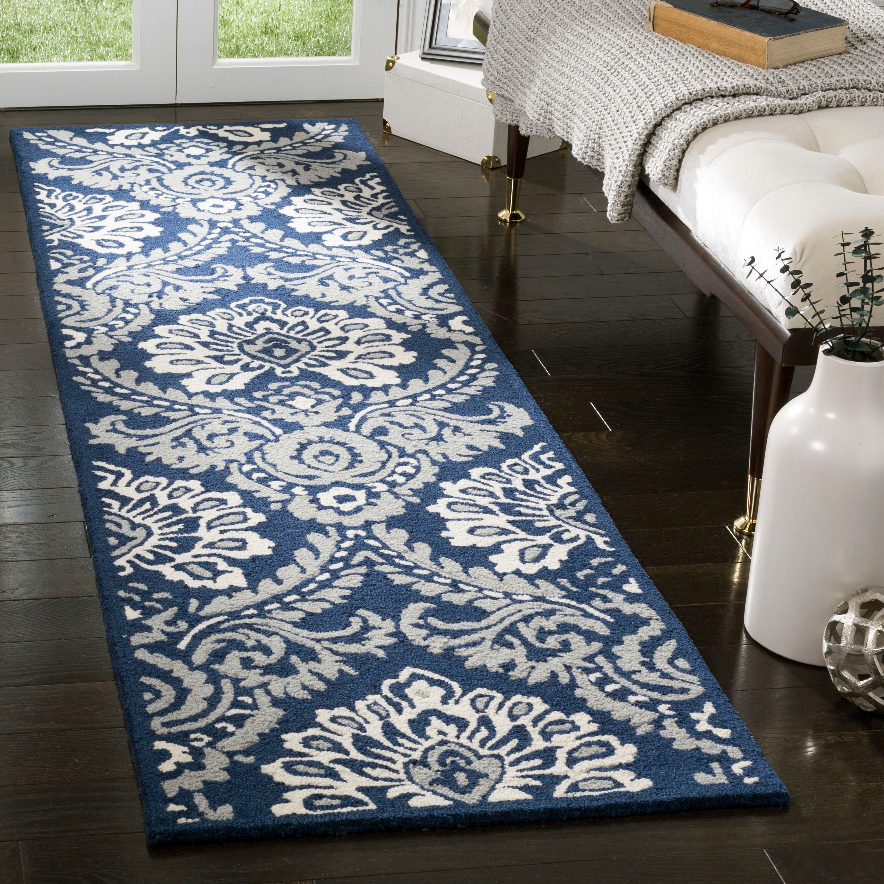 Safavieh BLM106B-28 Blossom Littie 2 x 8 (ft) Tufted Wool Navy/Ivory Rectangular Indoor Damask Runner rug