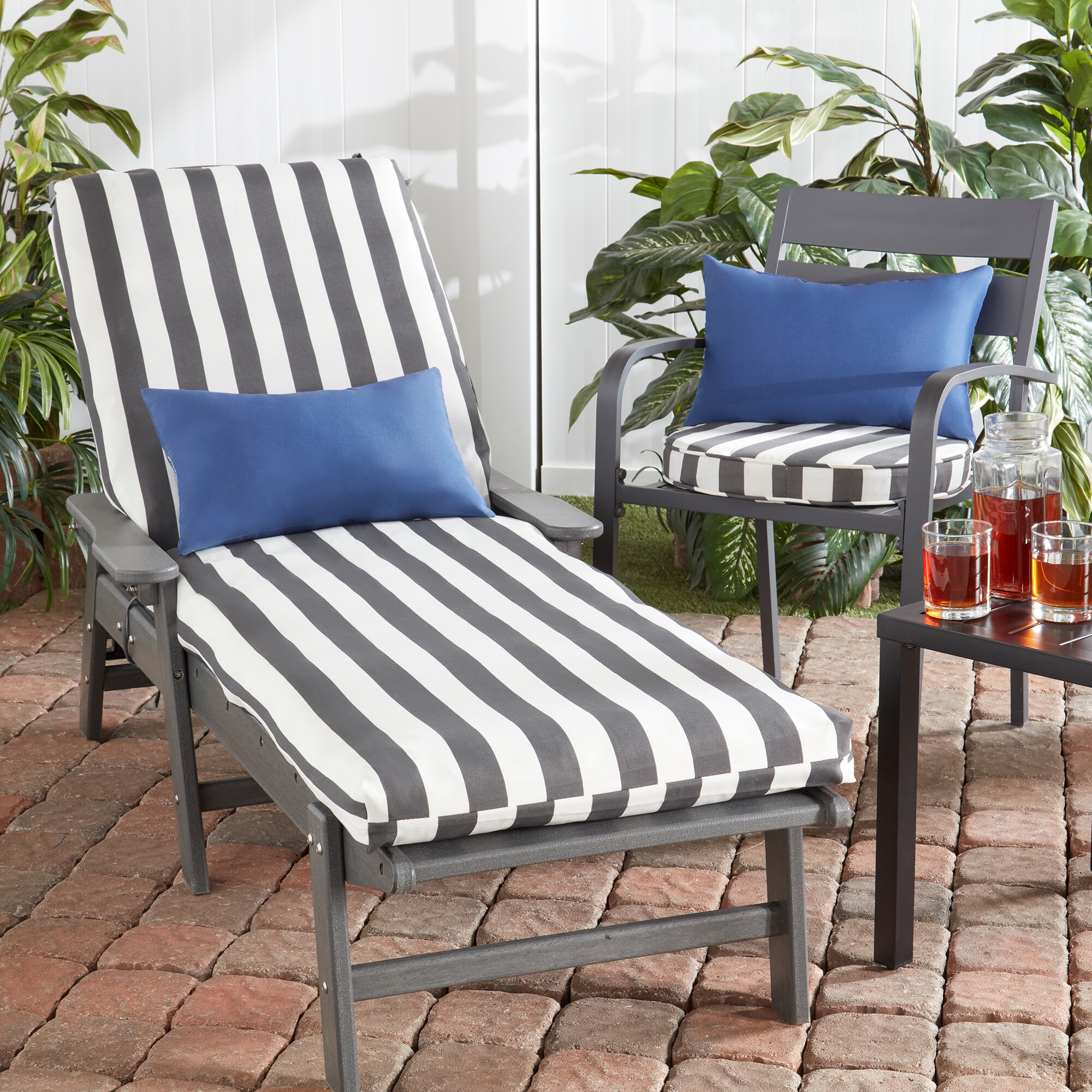 Greendale Home Fashions 15 Round Outdoor Bistro Chair Cushion (Set of 2), Sunset Stripe