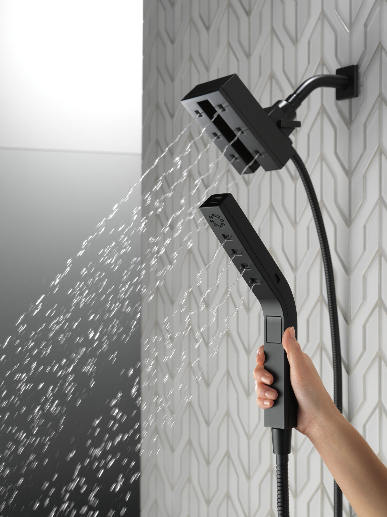 Delta Universal Showering Components Matte Black 4.5-in Square Dual ...