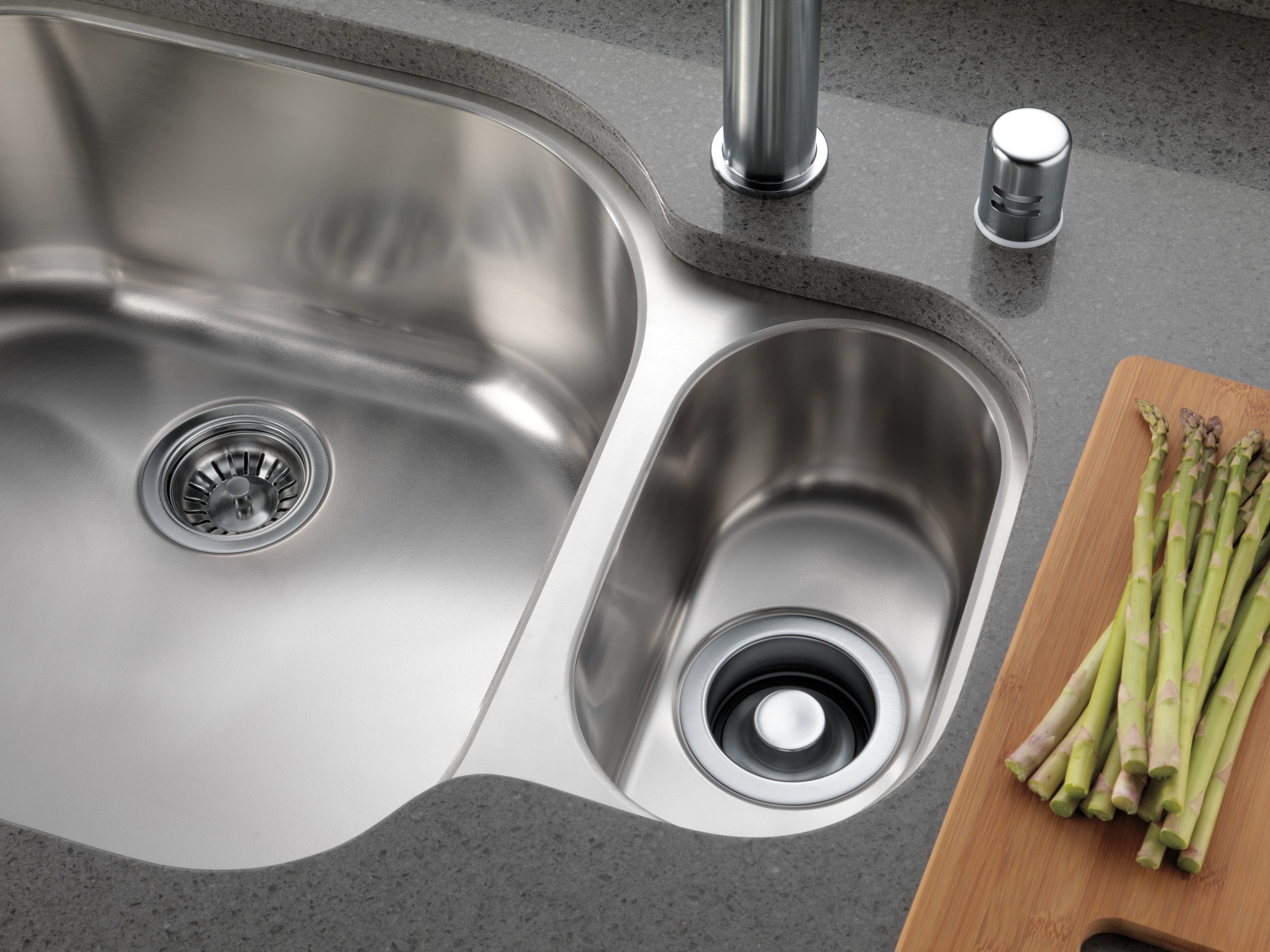 Sleek 12.5" Stainless Steel Pull-Out Spray Kitchen Faucet