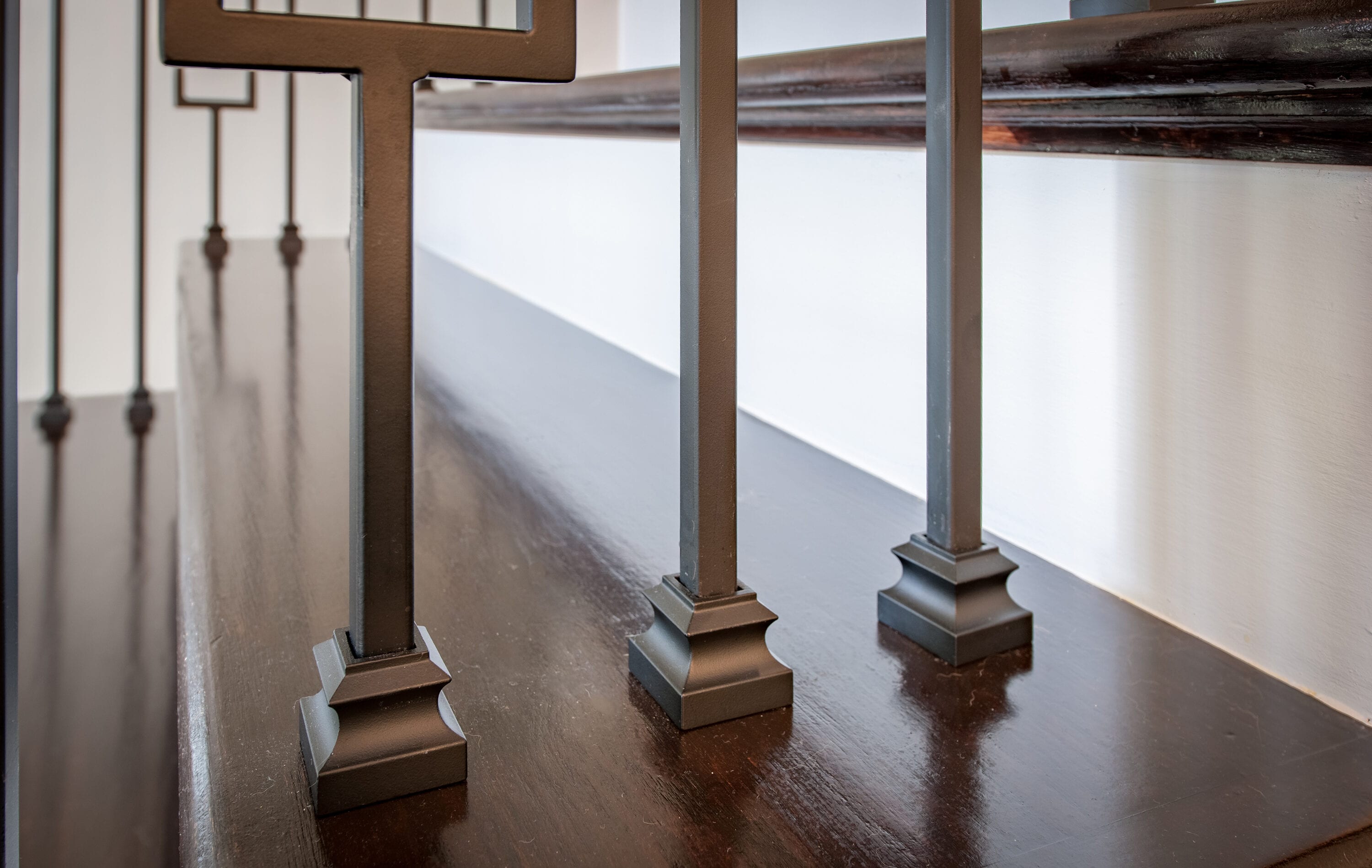 L.J. Smith Stair Systems M3101  ETISM Interior-Stairpart-Balusters - View #3