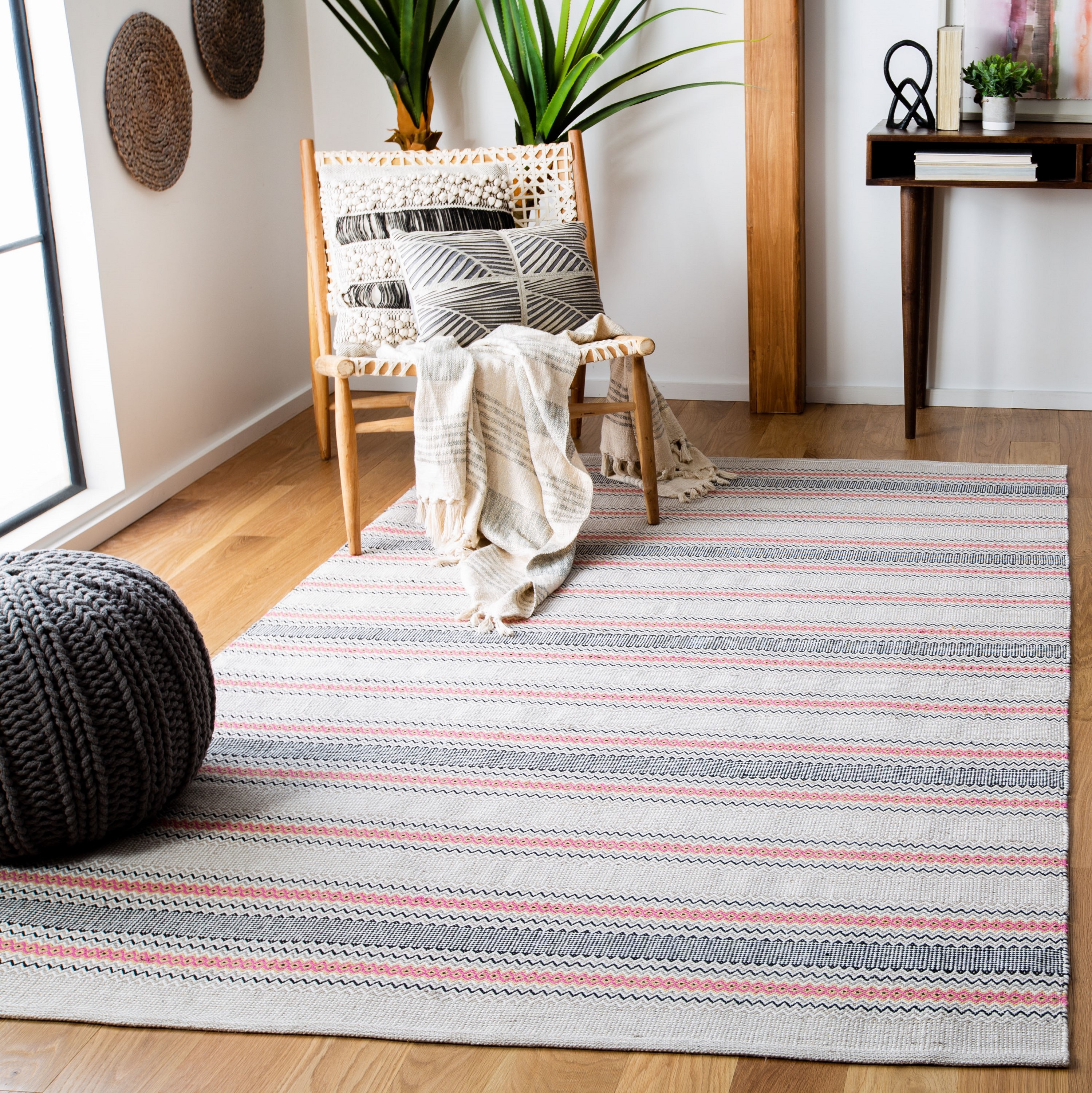Safavieh MTK536U-3 Montauk Jocelin 3 x 5 (ft) Cotton Pink/Beige Rectangular Indoor Stripe Throw rug