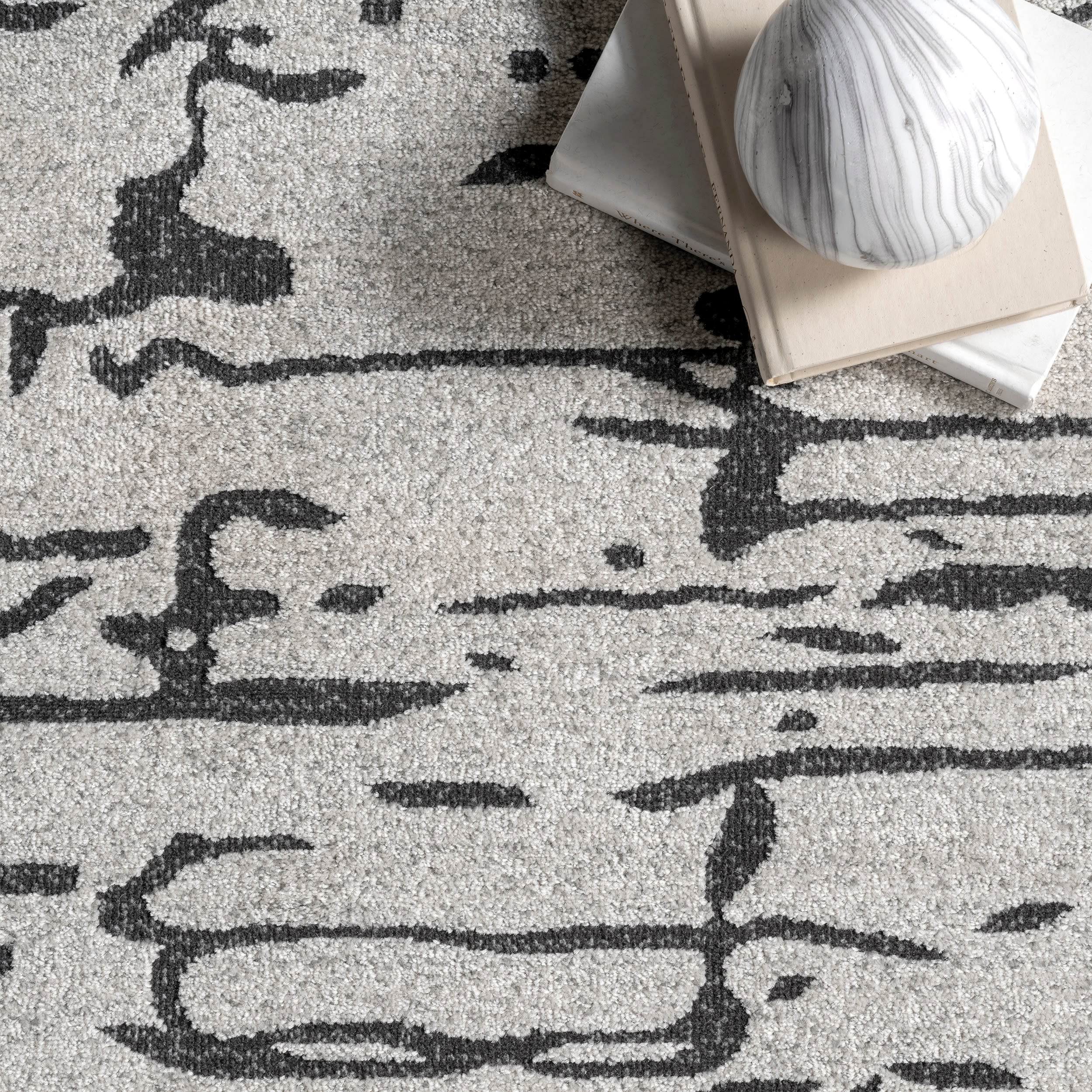Ivory Tufted Reversible Abstract Synthetic 4' x 6' Area Rug