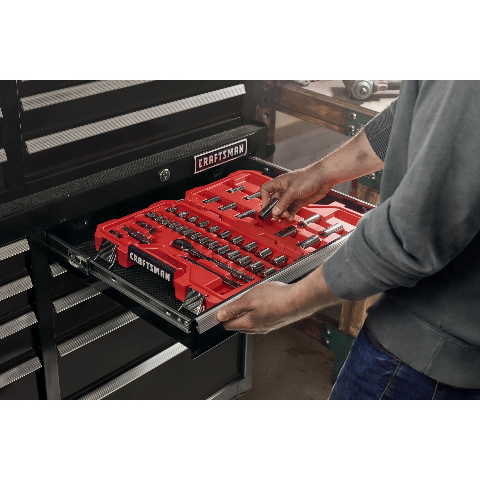 CRAFTSMAN 2000 Series 52-in W x 37.5-in H 10-Drawer Steel Rolling Tool ...