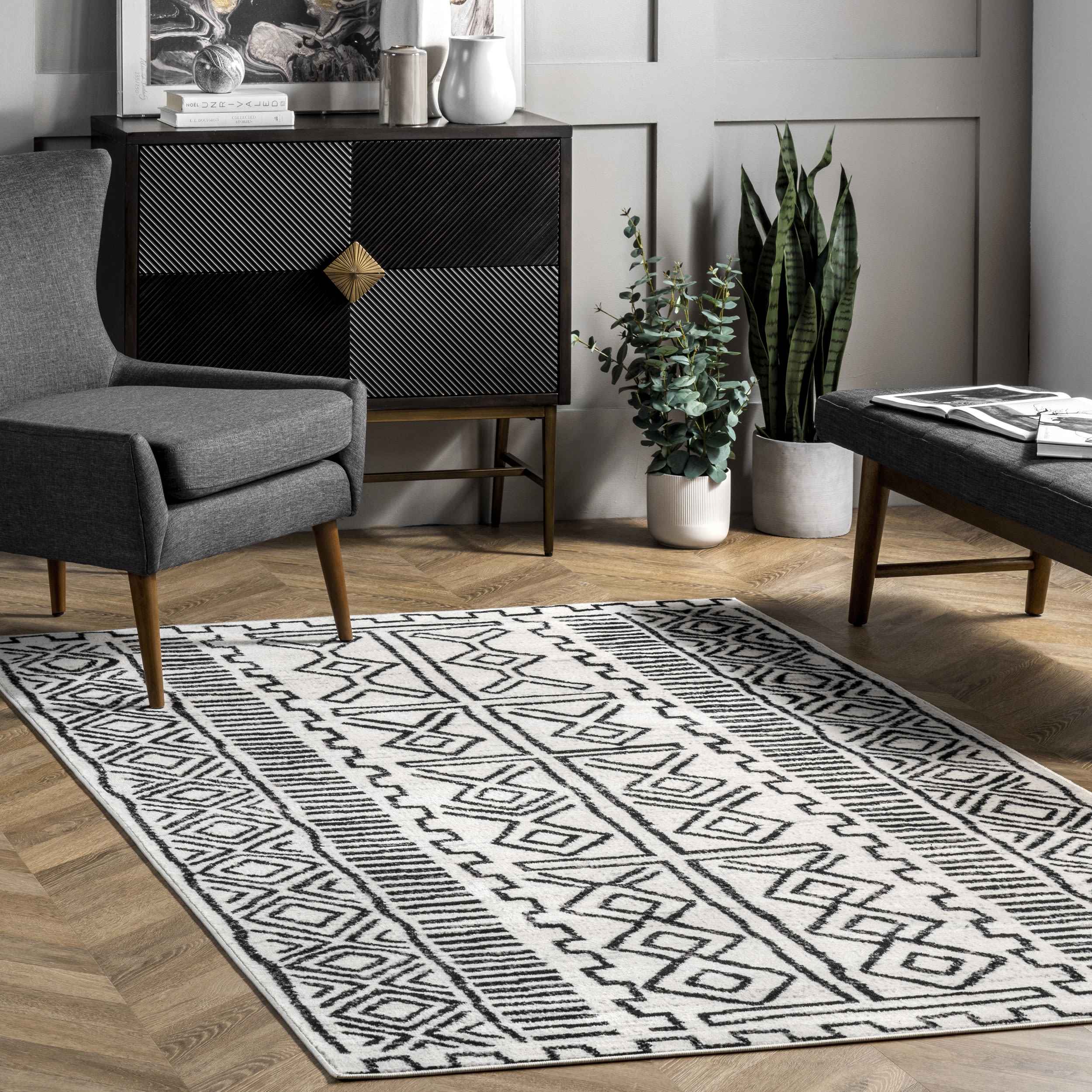 Gray Tribal Pattern 4' x 6' Synthetic Area Rug
