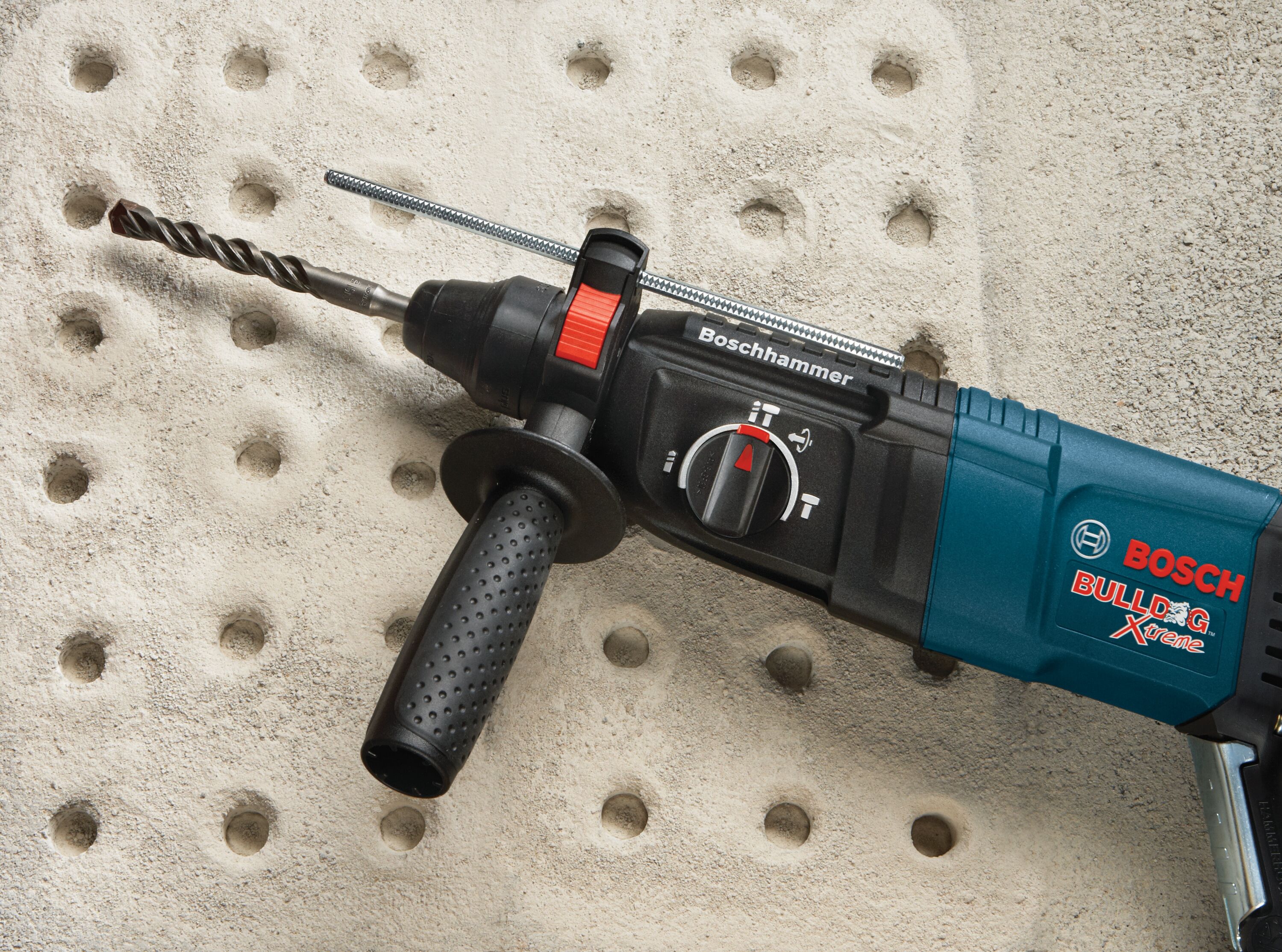 Bosch Bulldog 8-Amp Sds-plus Variable Speed Corded Rotary Hammer Drill in  the Rotary Hammer Drills department at