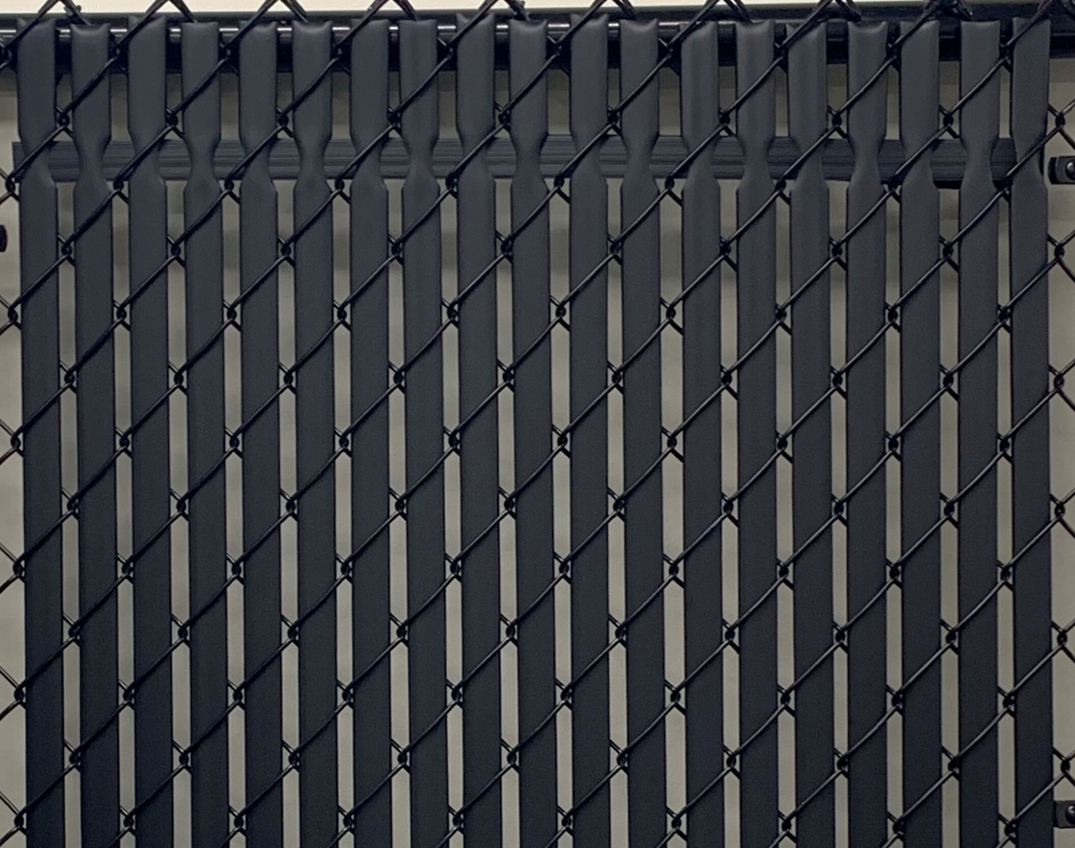 Pexco 4-ft H x 1-in W Black Hdpe Chain Link Fence Slat 82-Pack