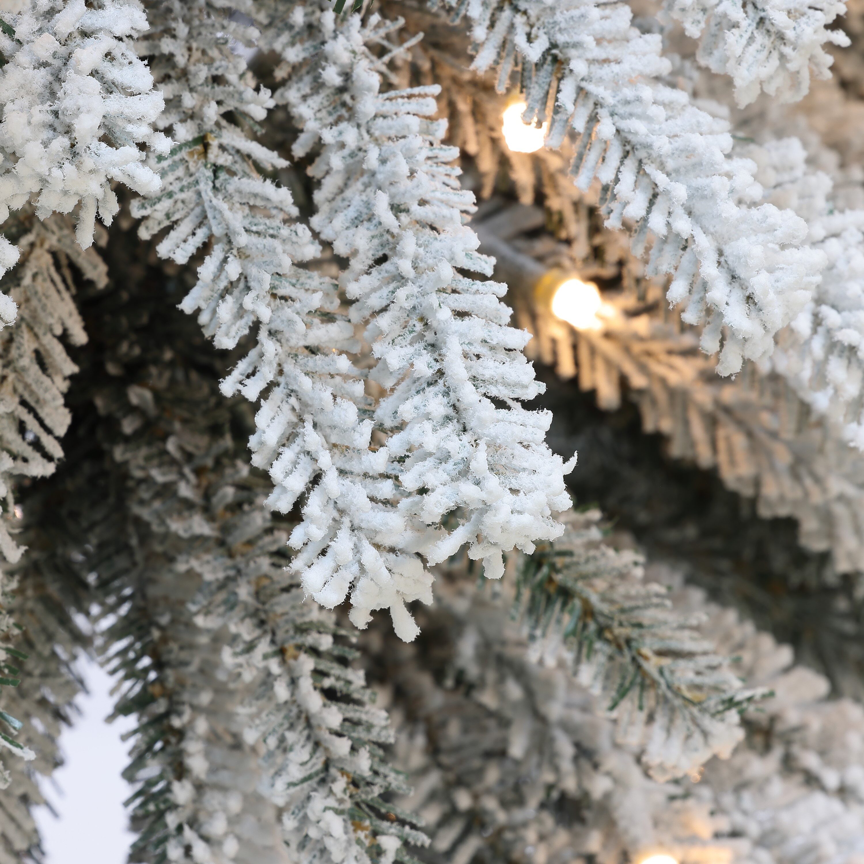 LuxenHome WHAP1807 Artificial-Christmas-Trees - View #9