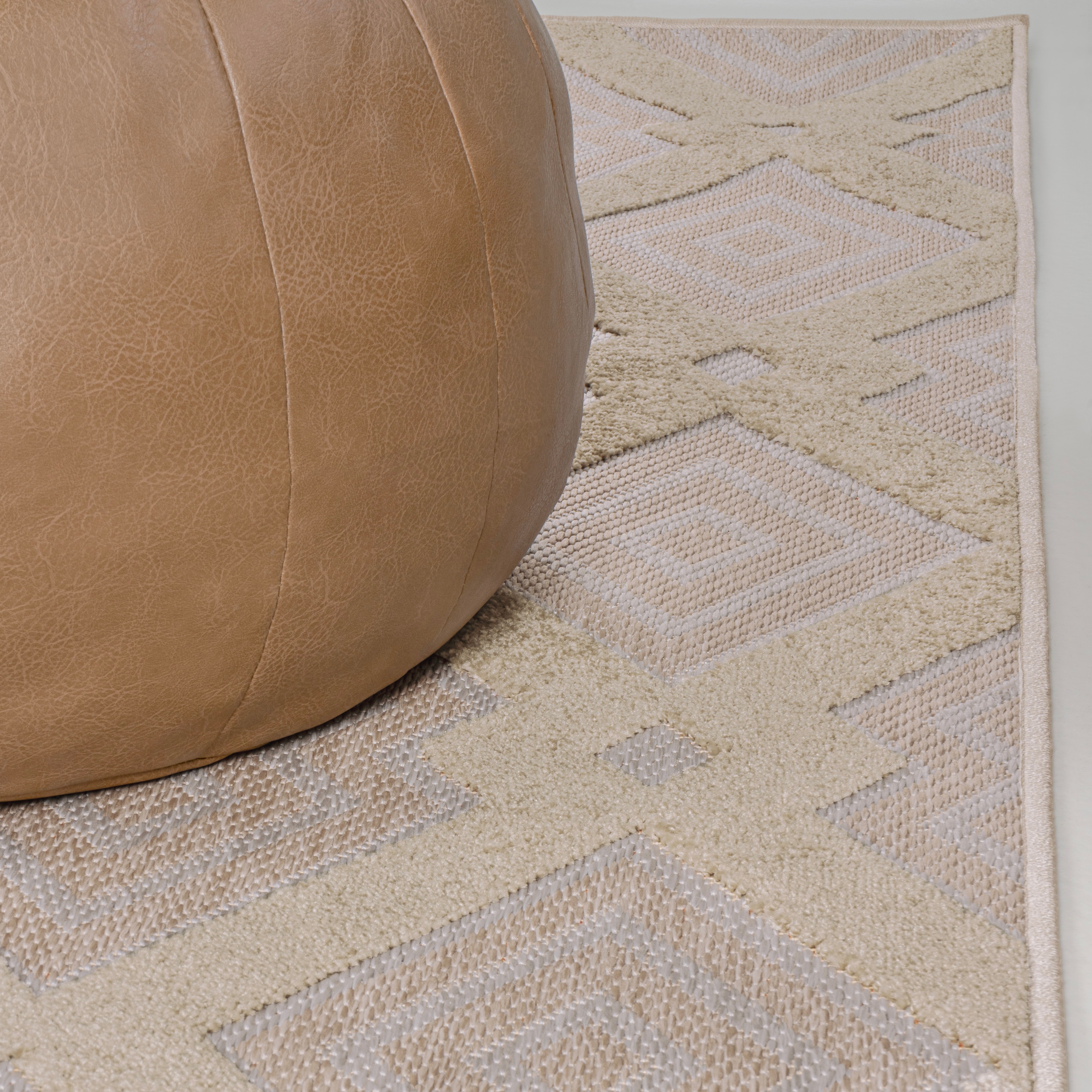 Gray Geometric Synthetic Reversible 5x8 Area Rug