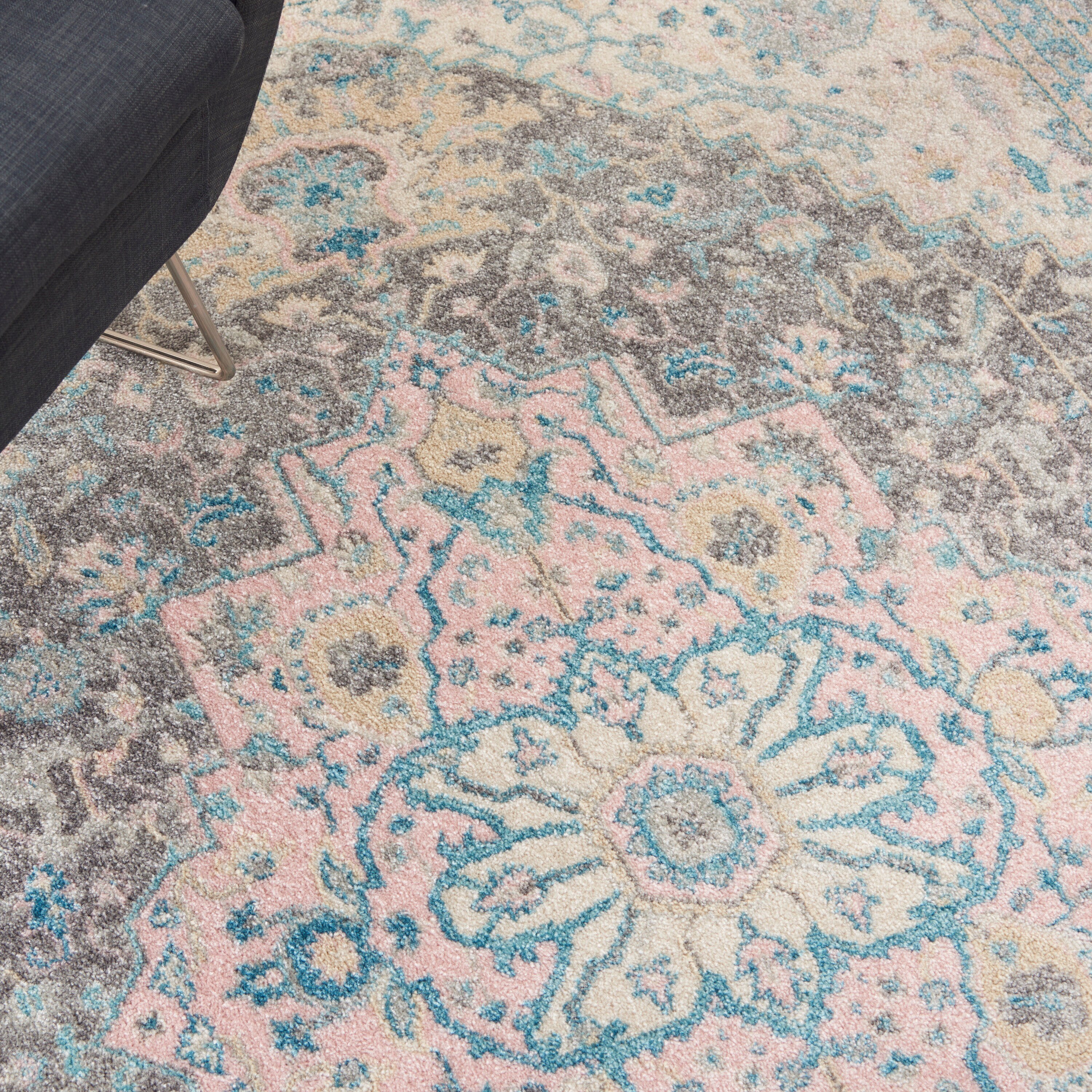 Elegant Light Grey and Pink Medallion Synthetic Rug 4' x 6'