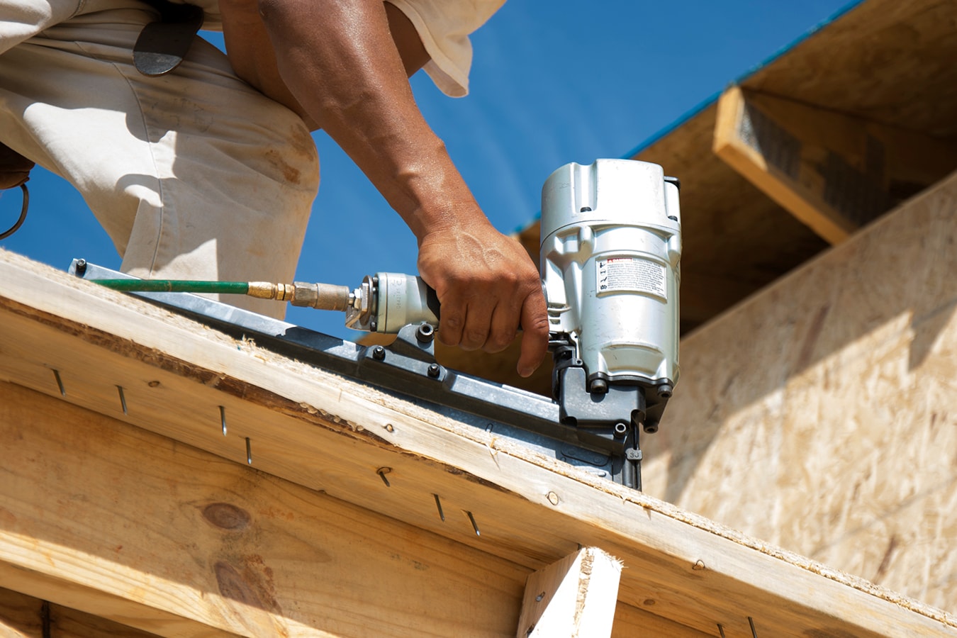 Hitachi 21-Degree Pneumatic Framing Nailer At Lowes.com