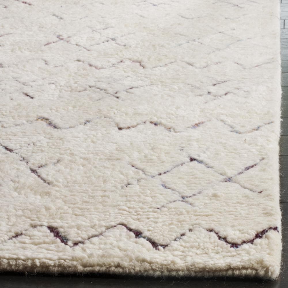 Ivory Shag Wool 4' x 6' Hand-Tufted Aztec Accent Rug