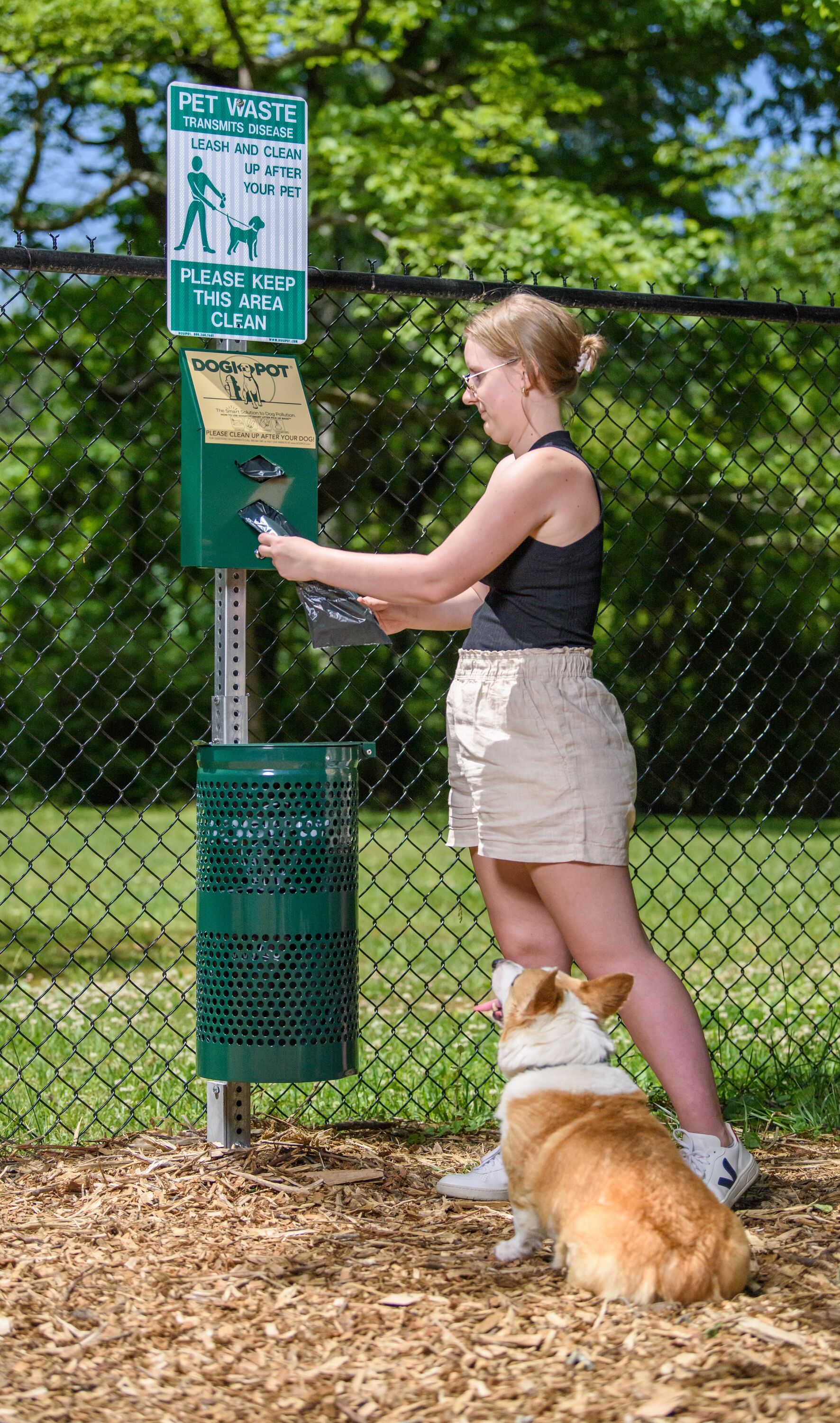 DOGIPOT 15-Gallons Commercial Pet Waste Station 1206-L at Lowes.com