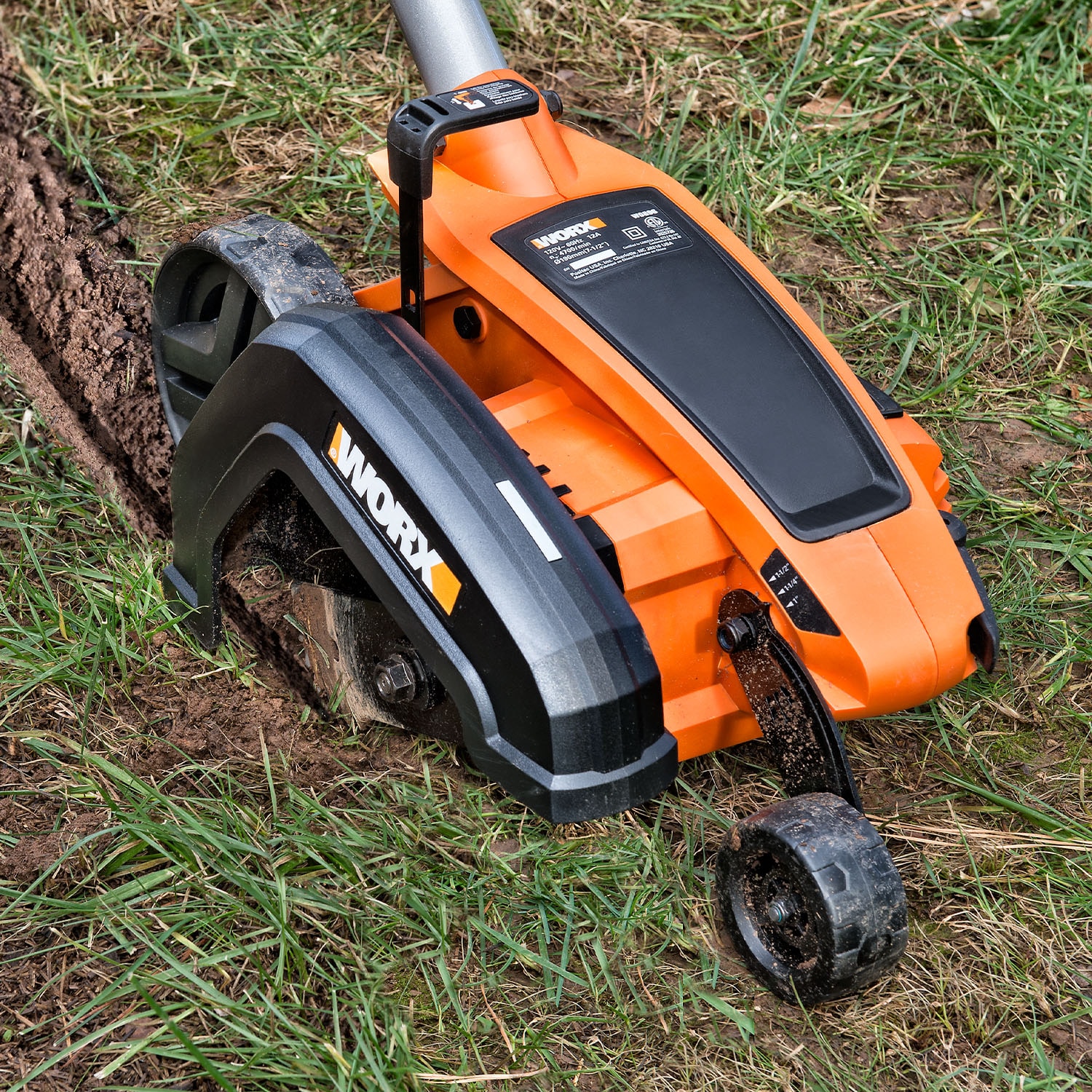 Black & Decker LE750 7.5 in. 12-Amp Corded Electric 2-in-1 Landscape Edger/Trencher  