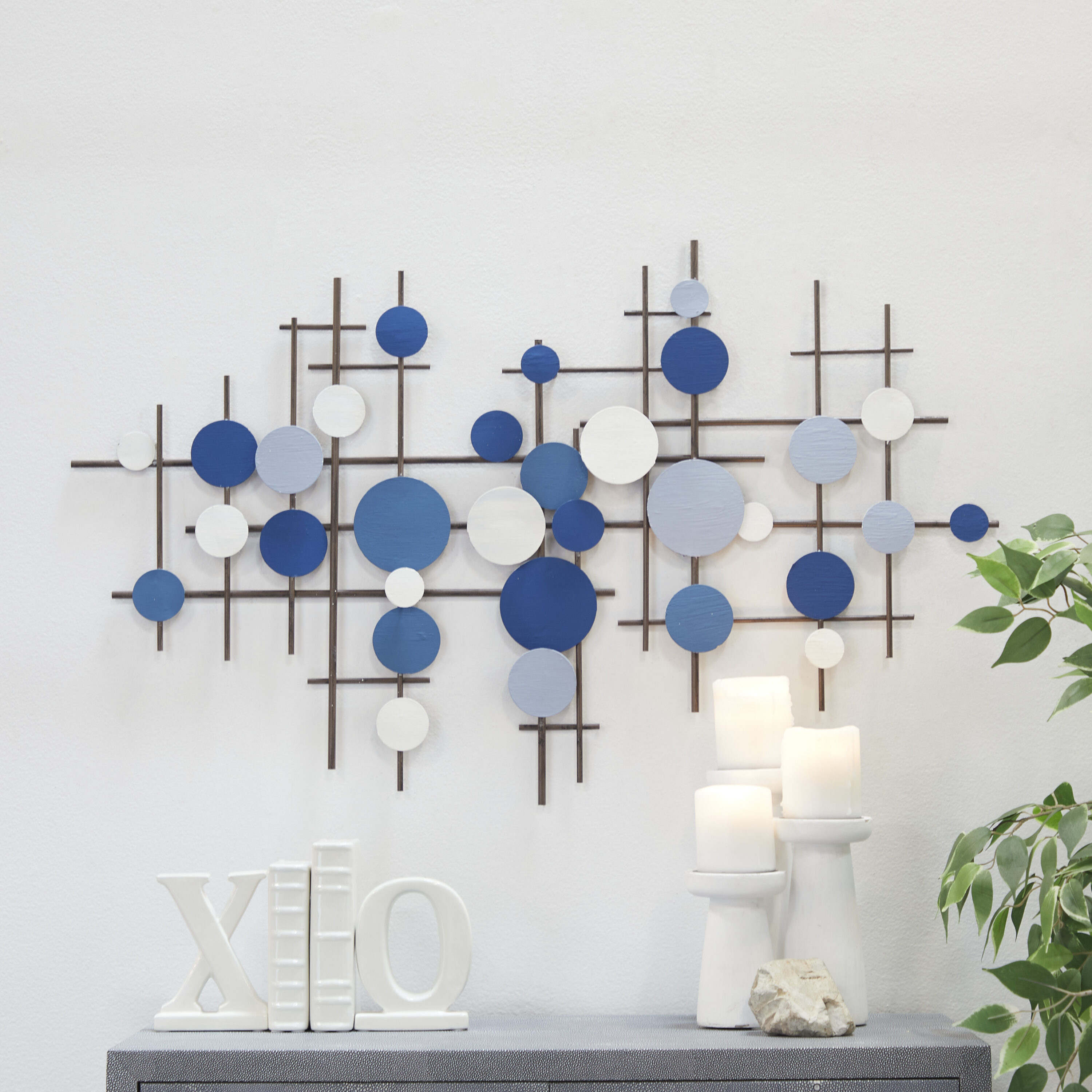 CosmoLiving by Cosmopolitan 31377 39-in W x 23-in H Metal Overlapping Circle Abstract Wall sculpture