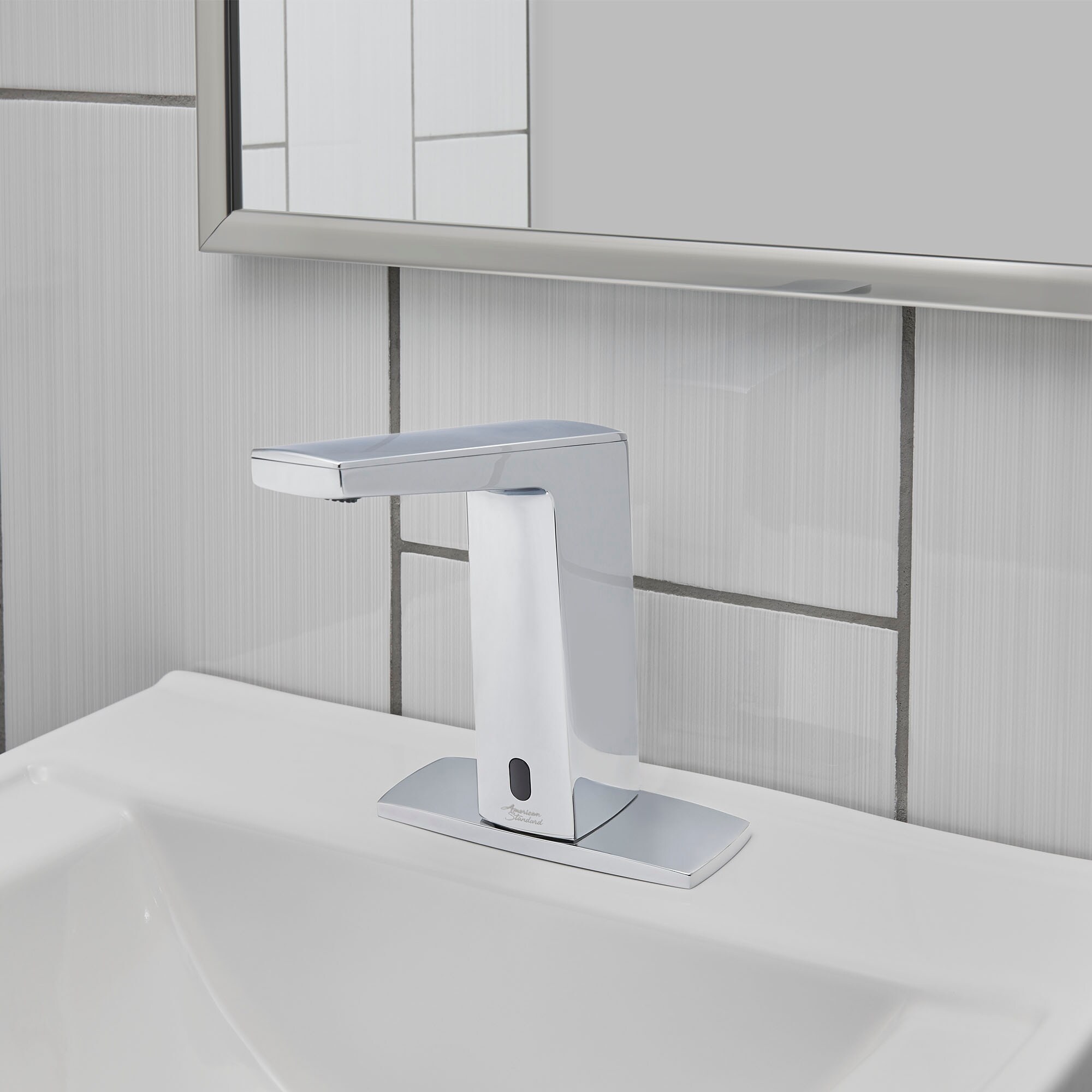 Polished Chrome Modern Single-Handle Bathroom Faucet