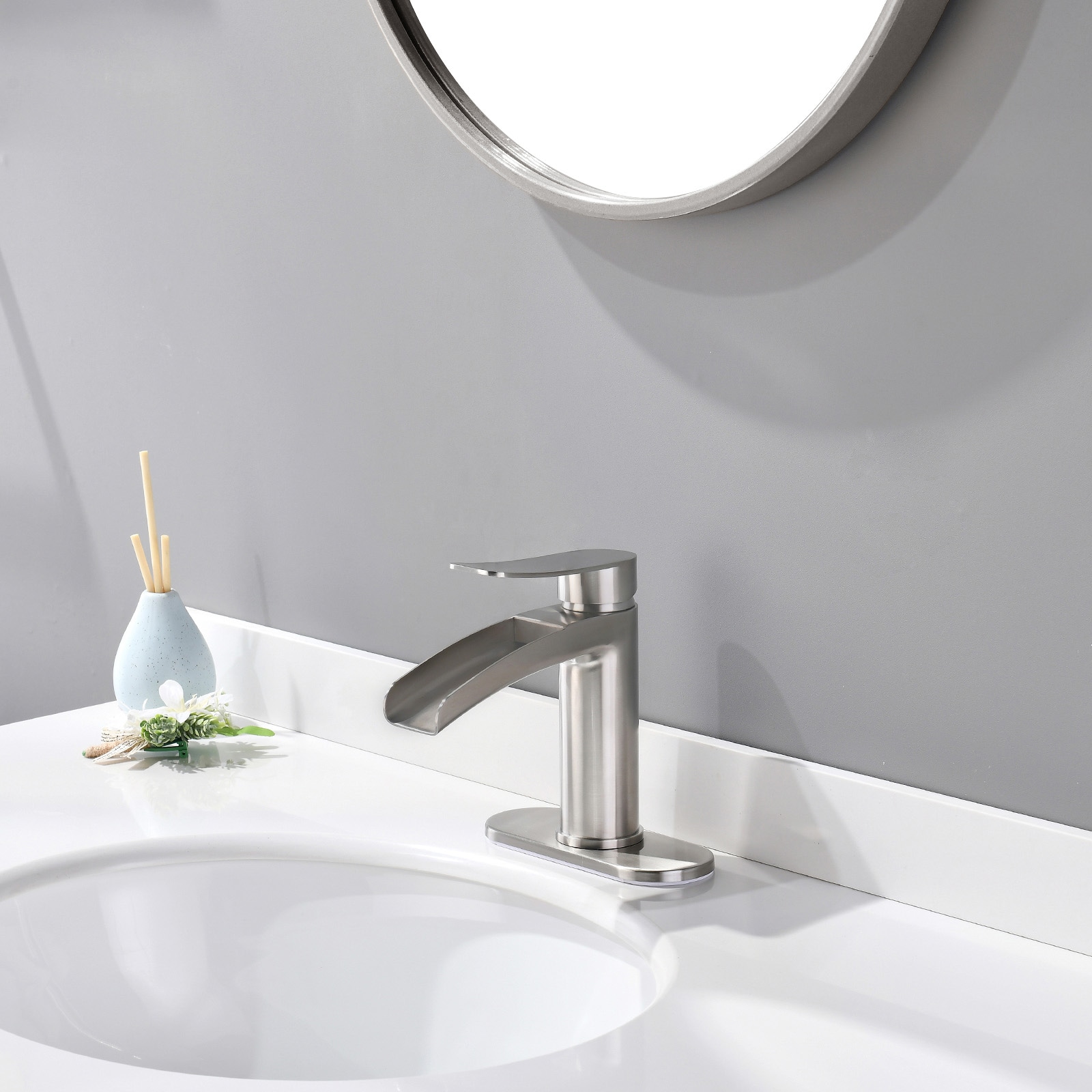 Brushed Nickel Single Handle Bathroom Faucet with Metal Drain Assembly