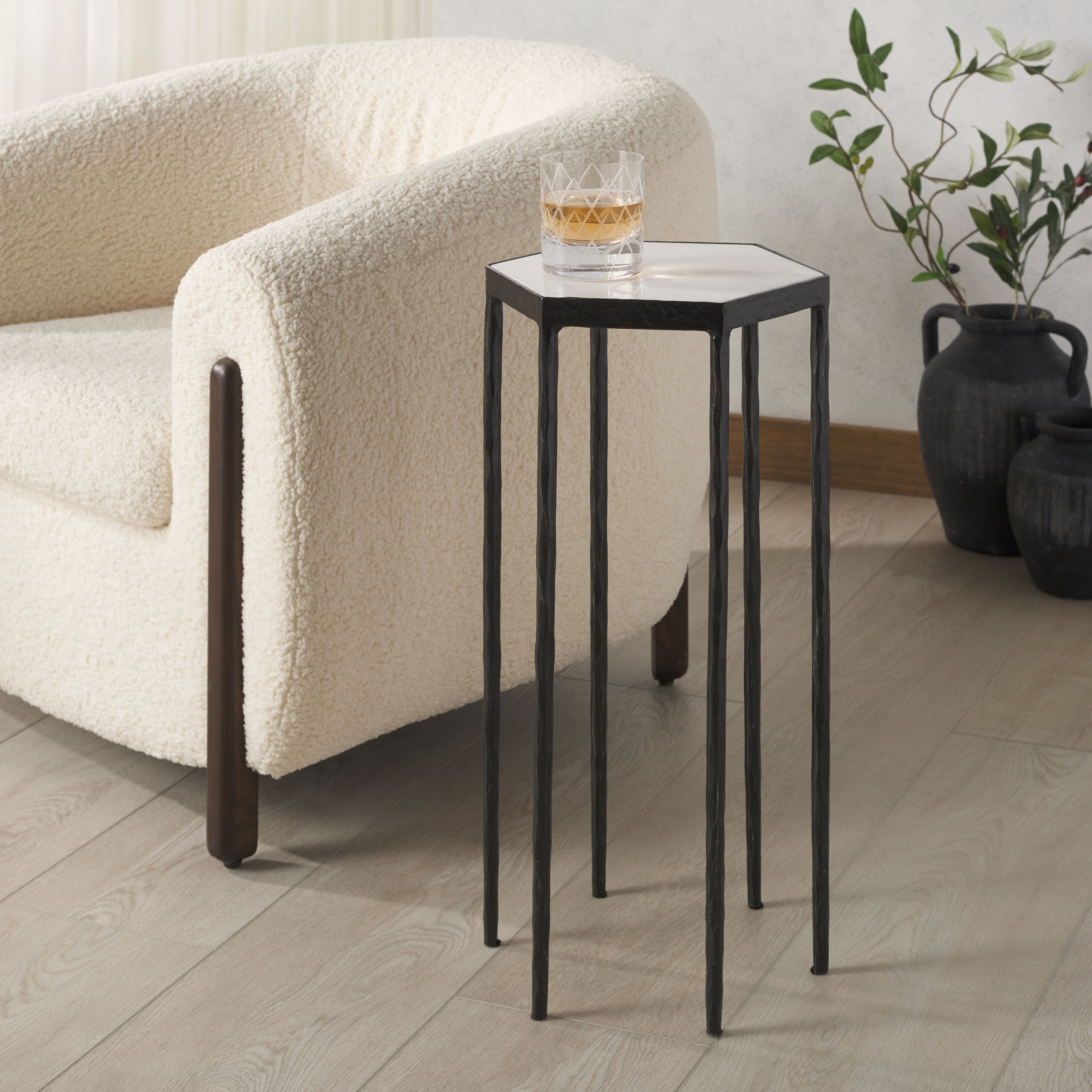 Safavieh SFV9534B Valentia Modern Style Round Marble Accent Table/Light Gray