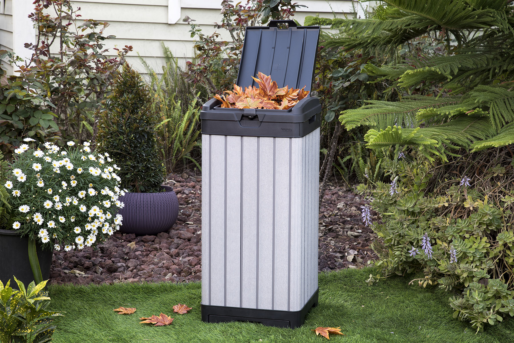 Keter 38 Gallon Grey Resin Swing/Push Lid Trash Can in the Trash