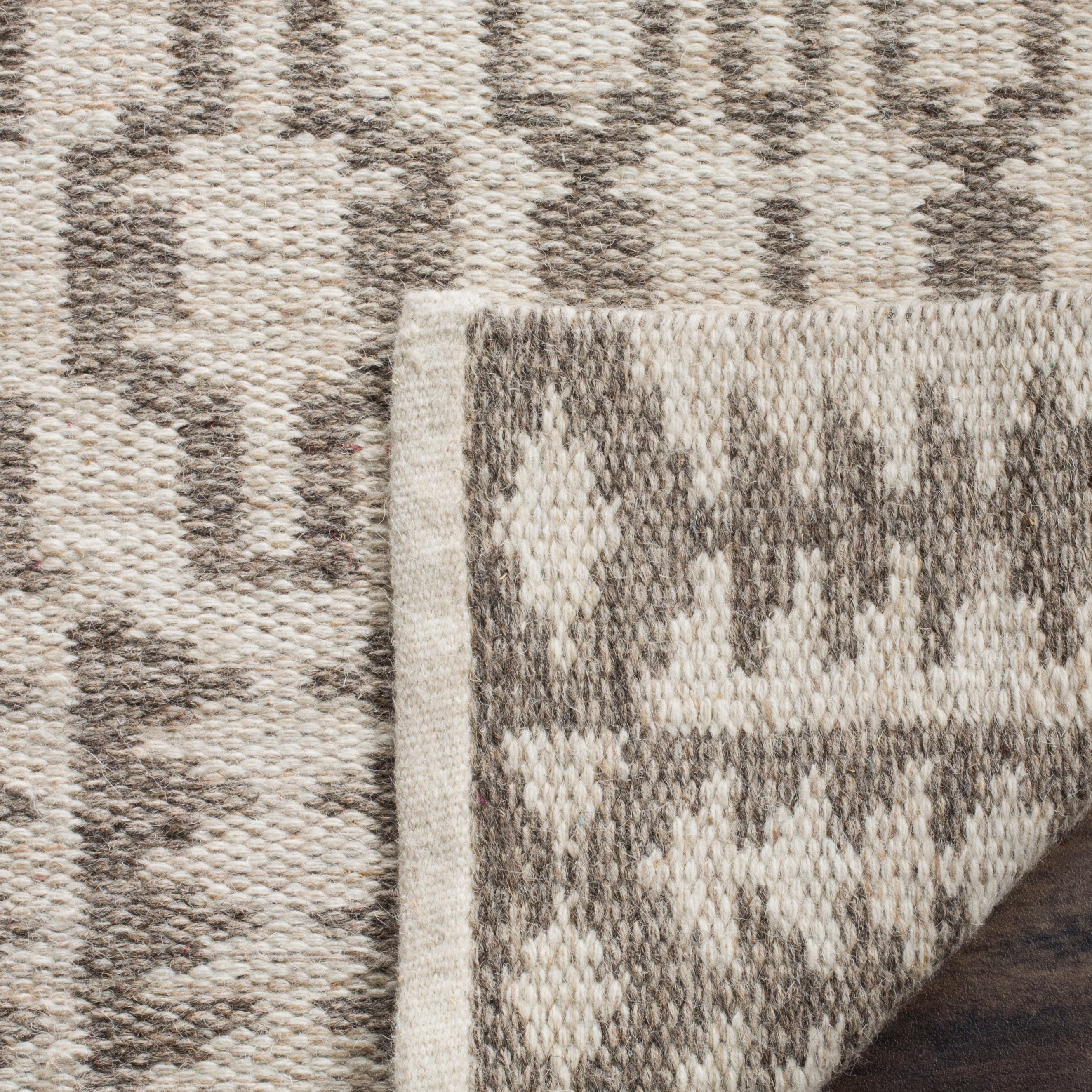 Nomadic Essence Hand-Woven Gray Geometric Wool Area Rug 4' x 6'