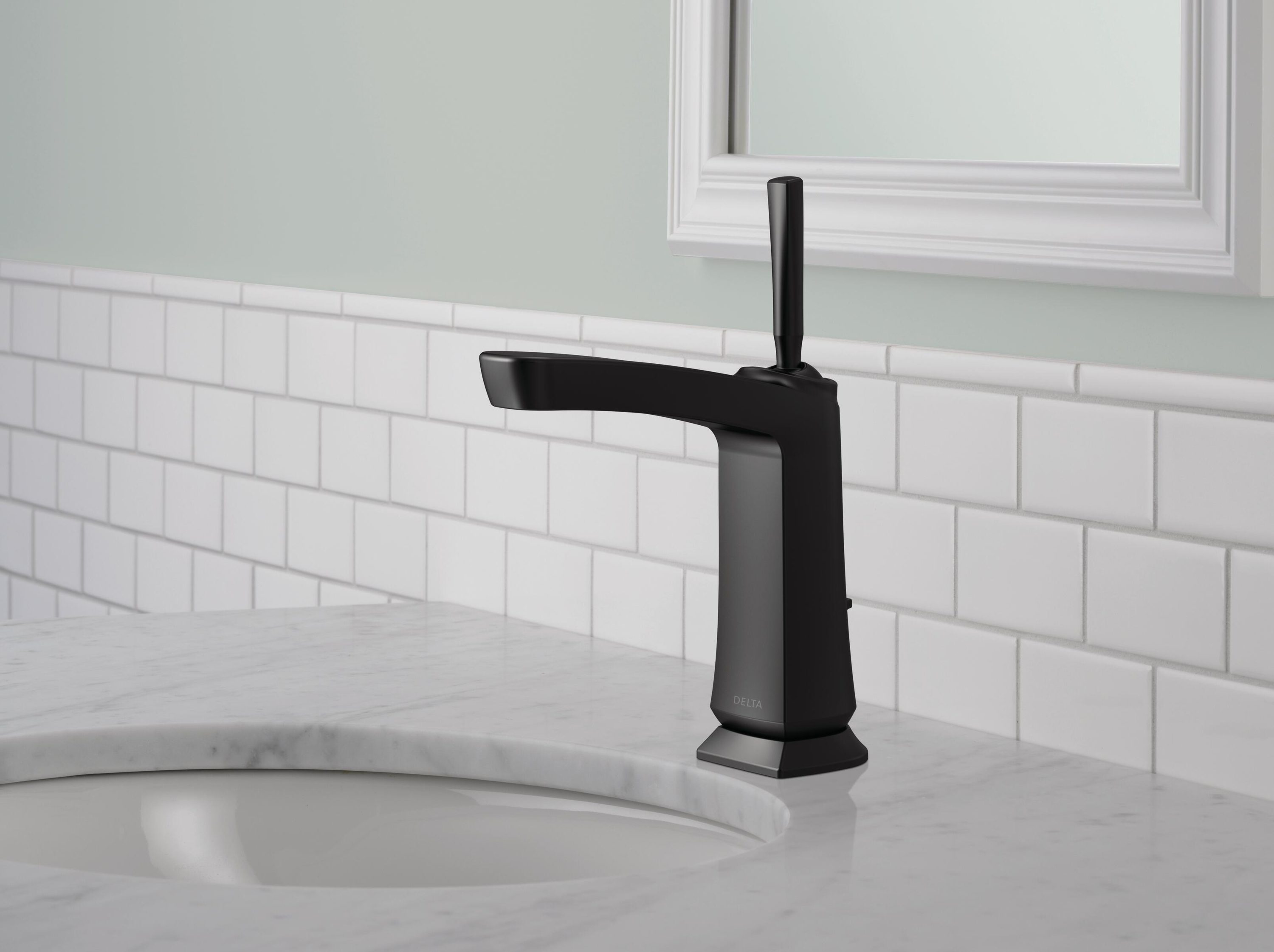 Vesna Matte Black Single Hole Bathroom Faucet with Drain Assembly