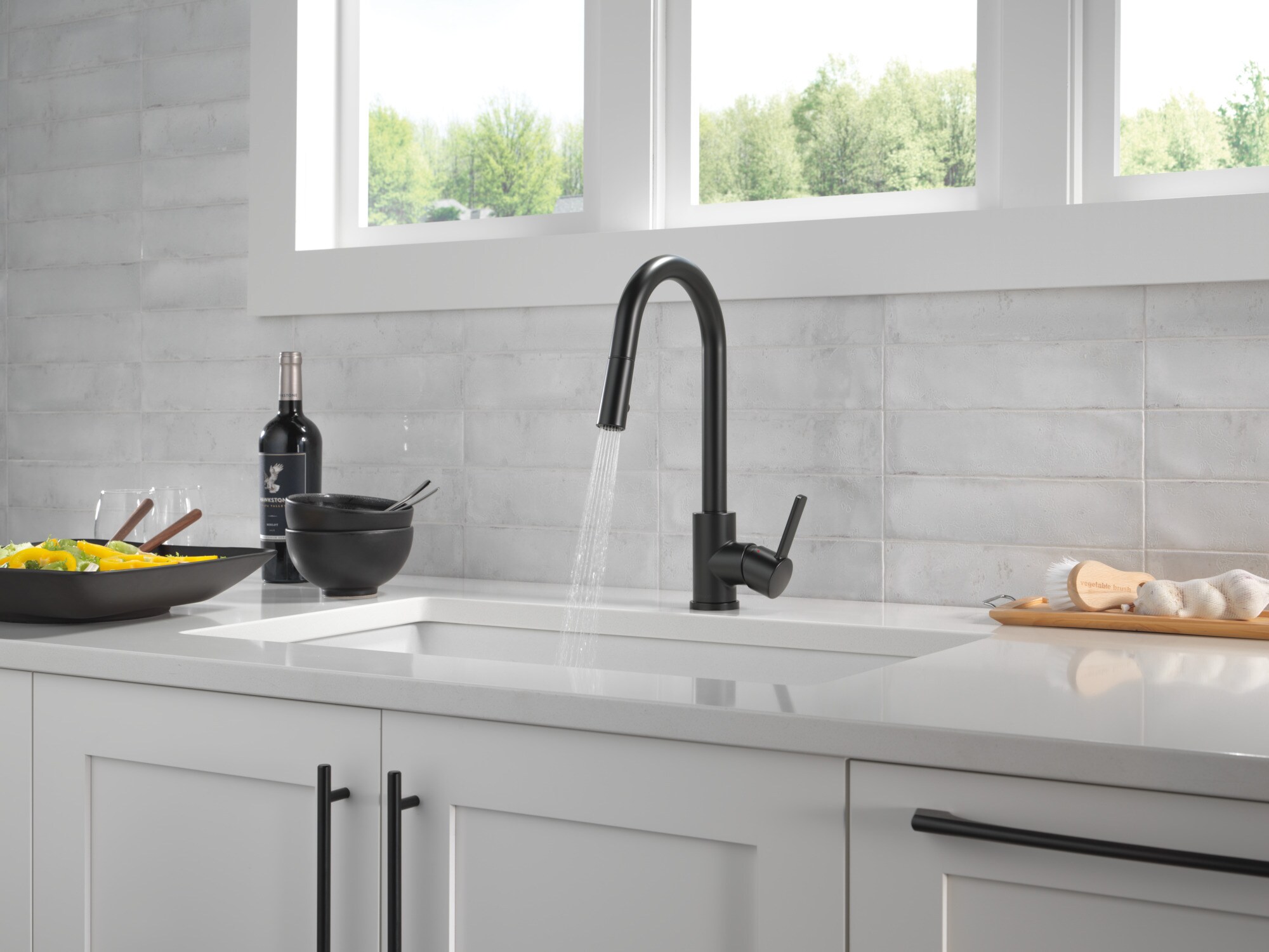 Peerless Precept Matte Black Single Handle Kitchen Faucet with Sprayer ...