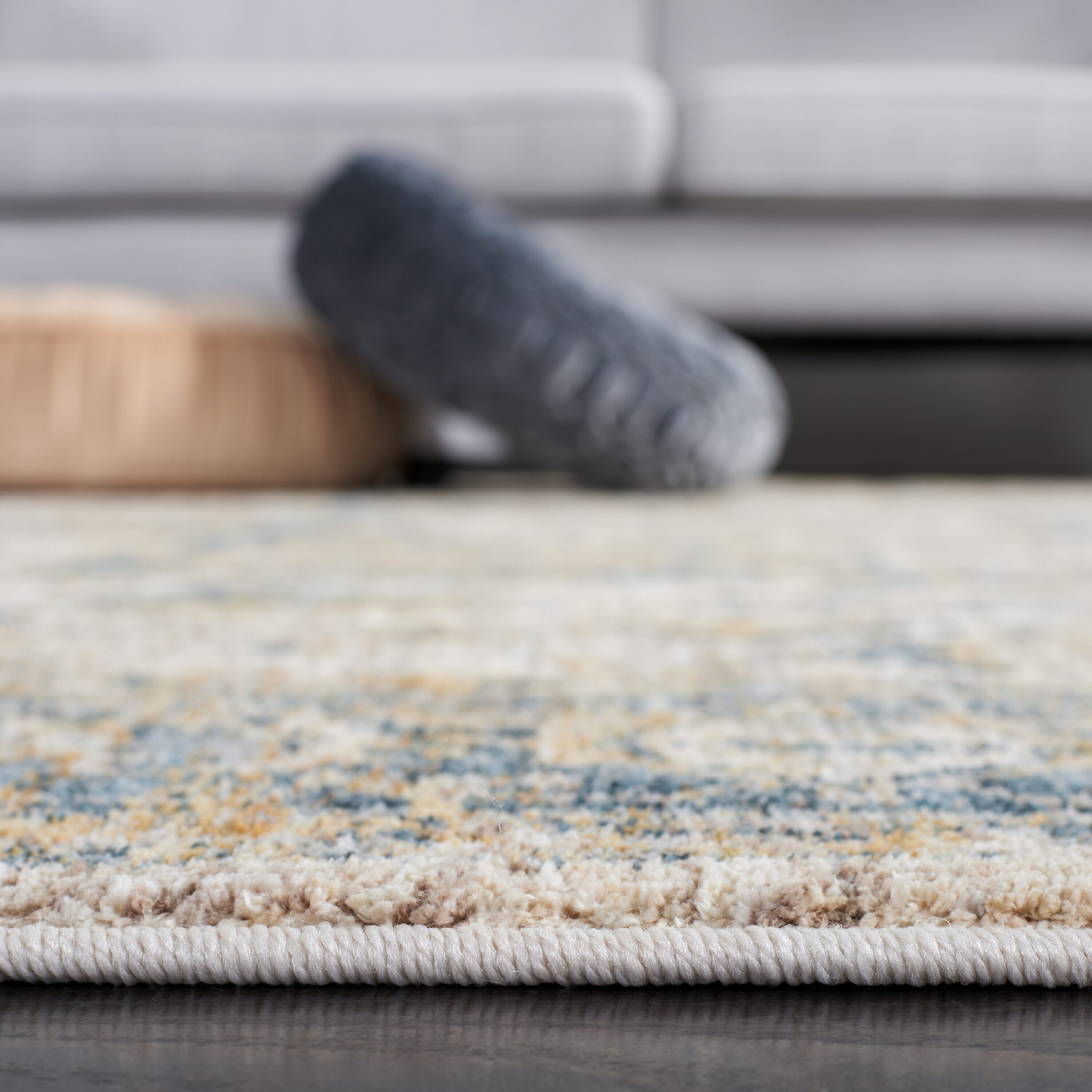 Safavieh VAL568A-6SQ rugs - View #4