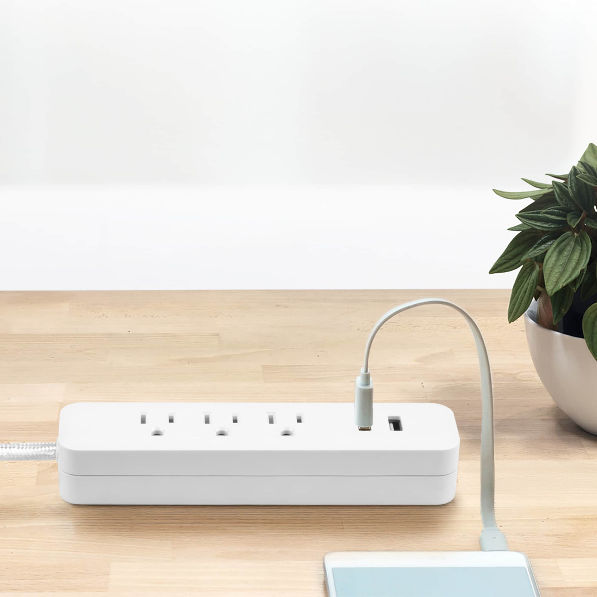 Globe Electric 6-ft 3-Outlet 2-USB Ports Indoor White Power Strip 78314 ...