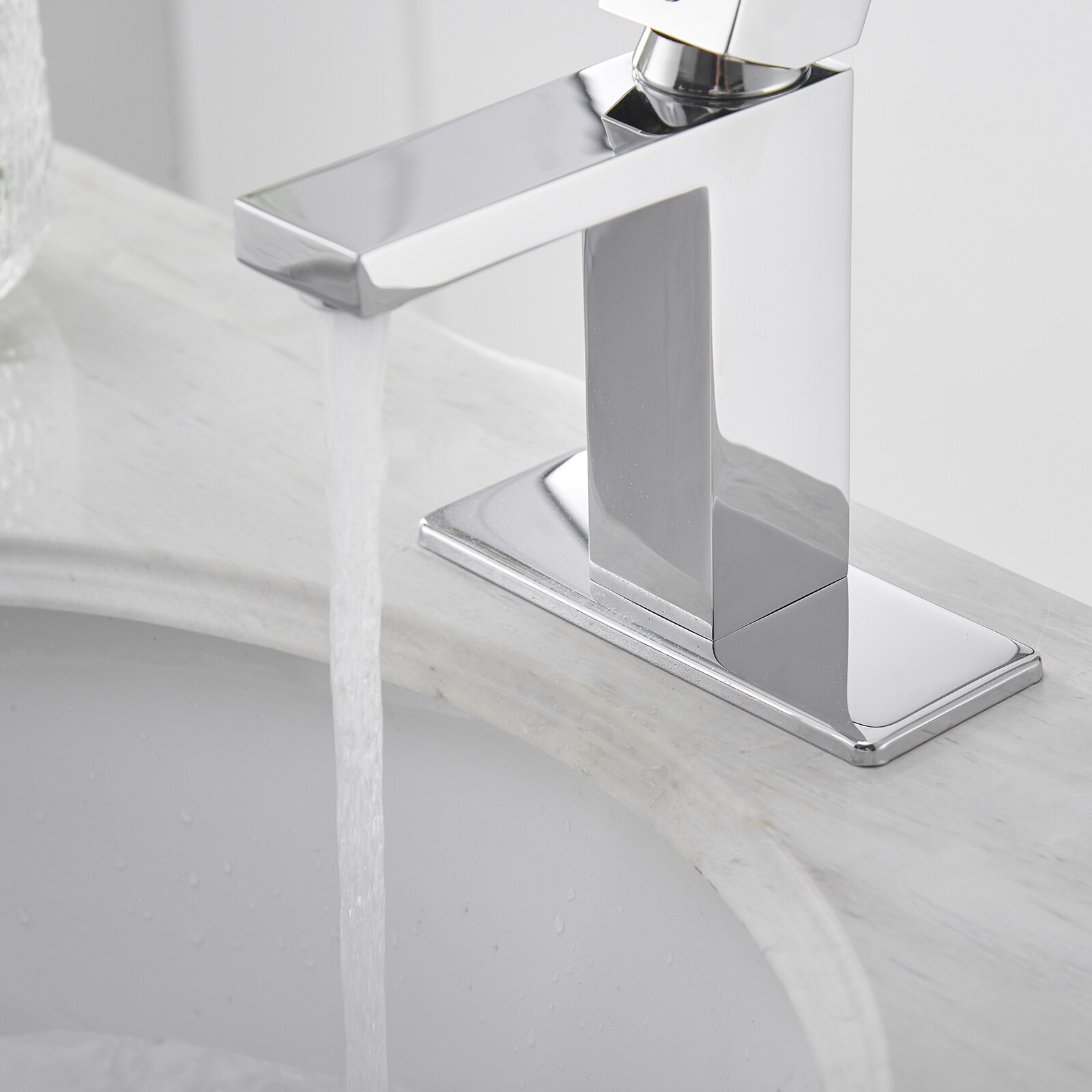 Polished Chrome Single Handle Low-Arc Bathroom Faucet