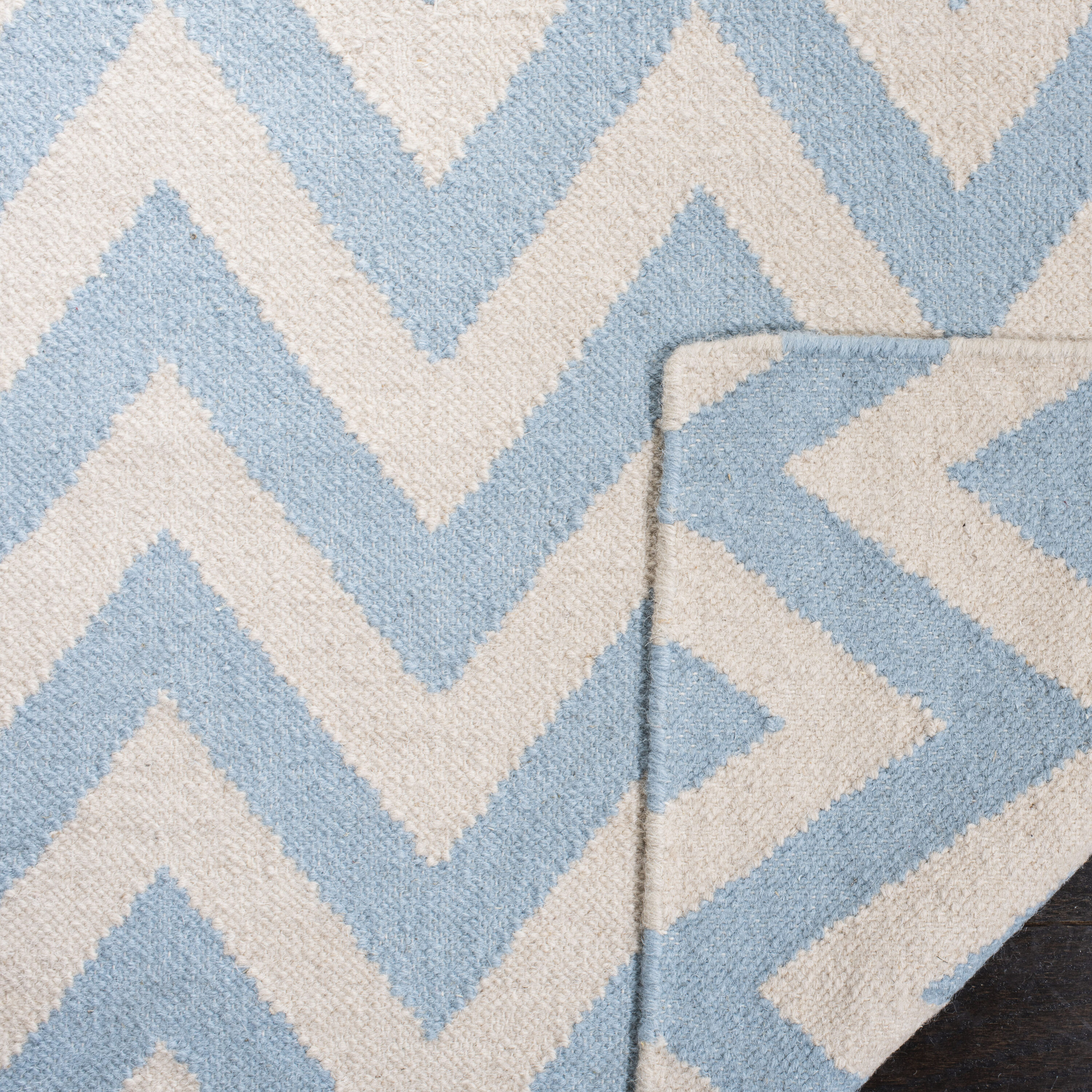 Safavieh DHU557B-4 rugs - View #3