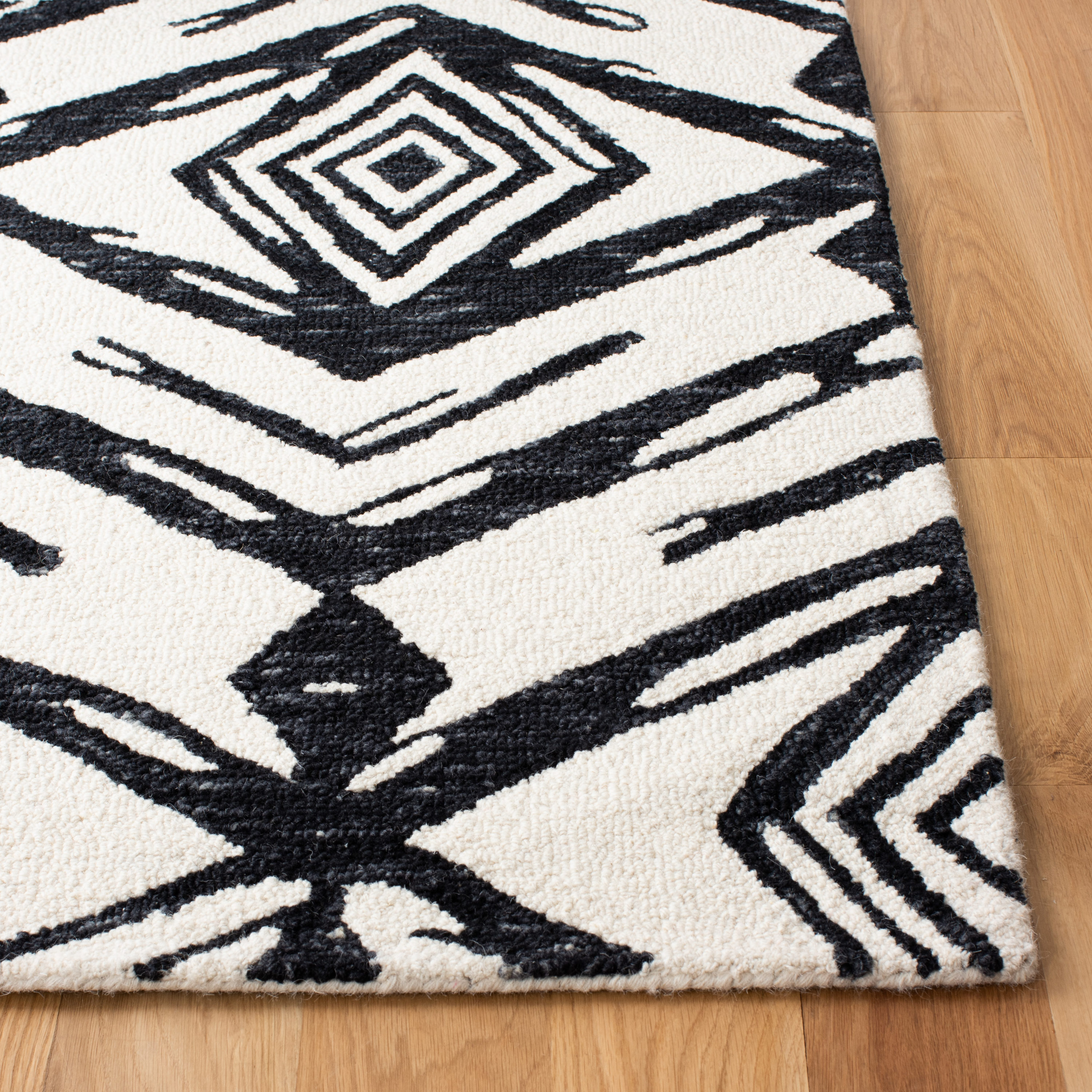 Elegance Noir Hand-Tufted Wool Rectangular Area Rug