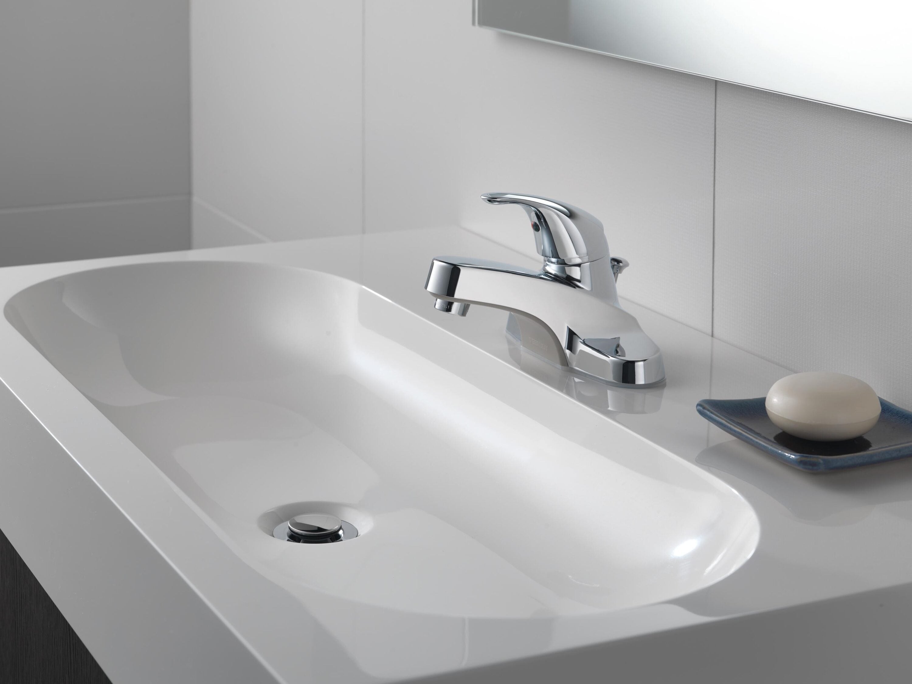 Elegant Core Single-Handle Chrome Bathroom Faucet with ADA Compliance