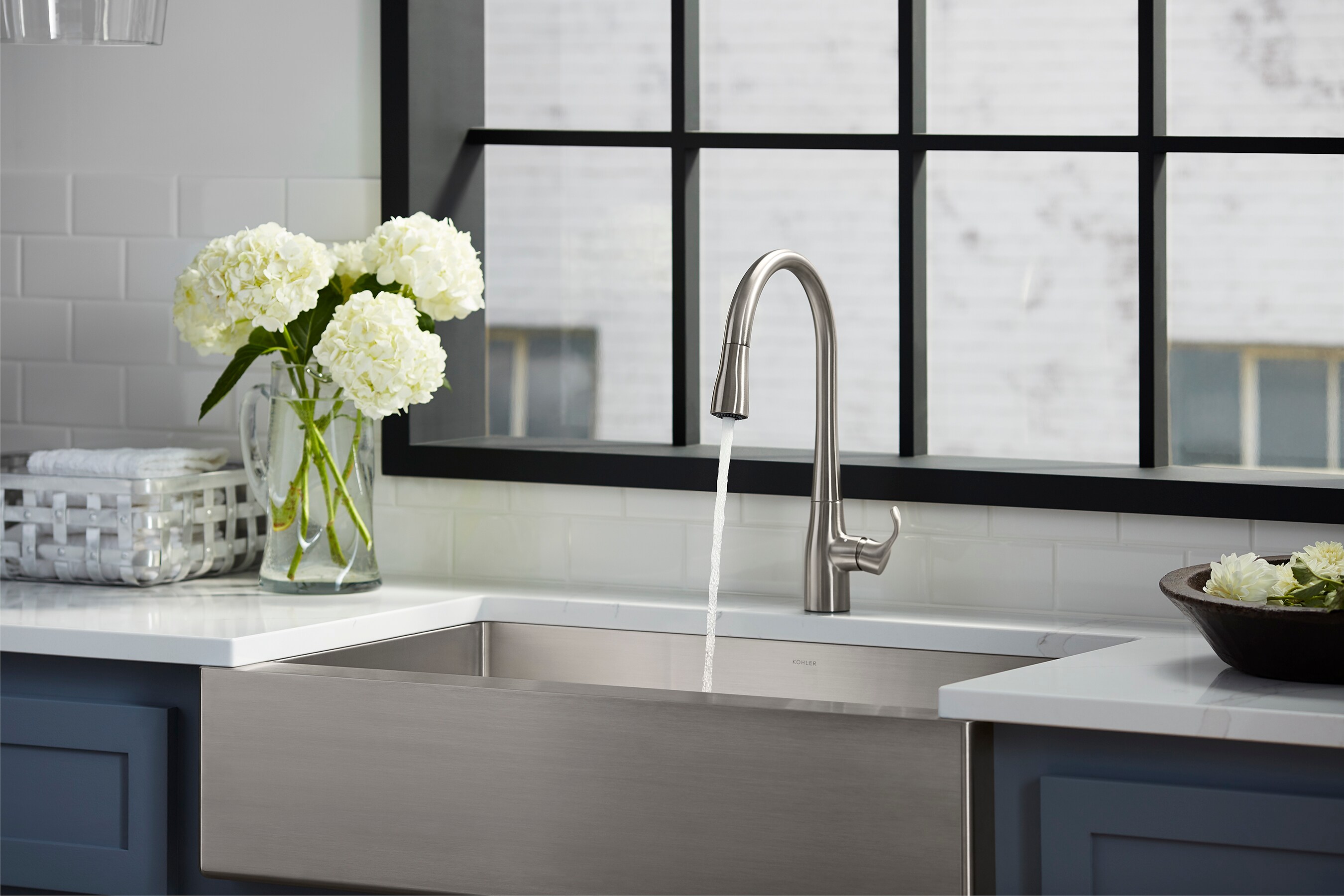 Vibrant Stainless Steel Single Handle Pull Down Kitchen Faucet