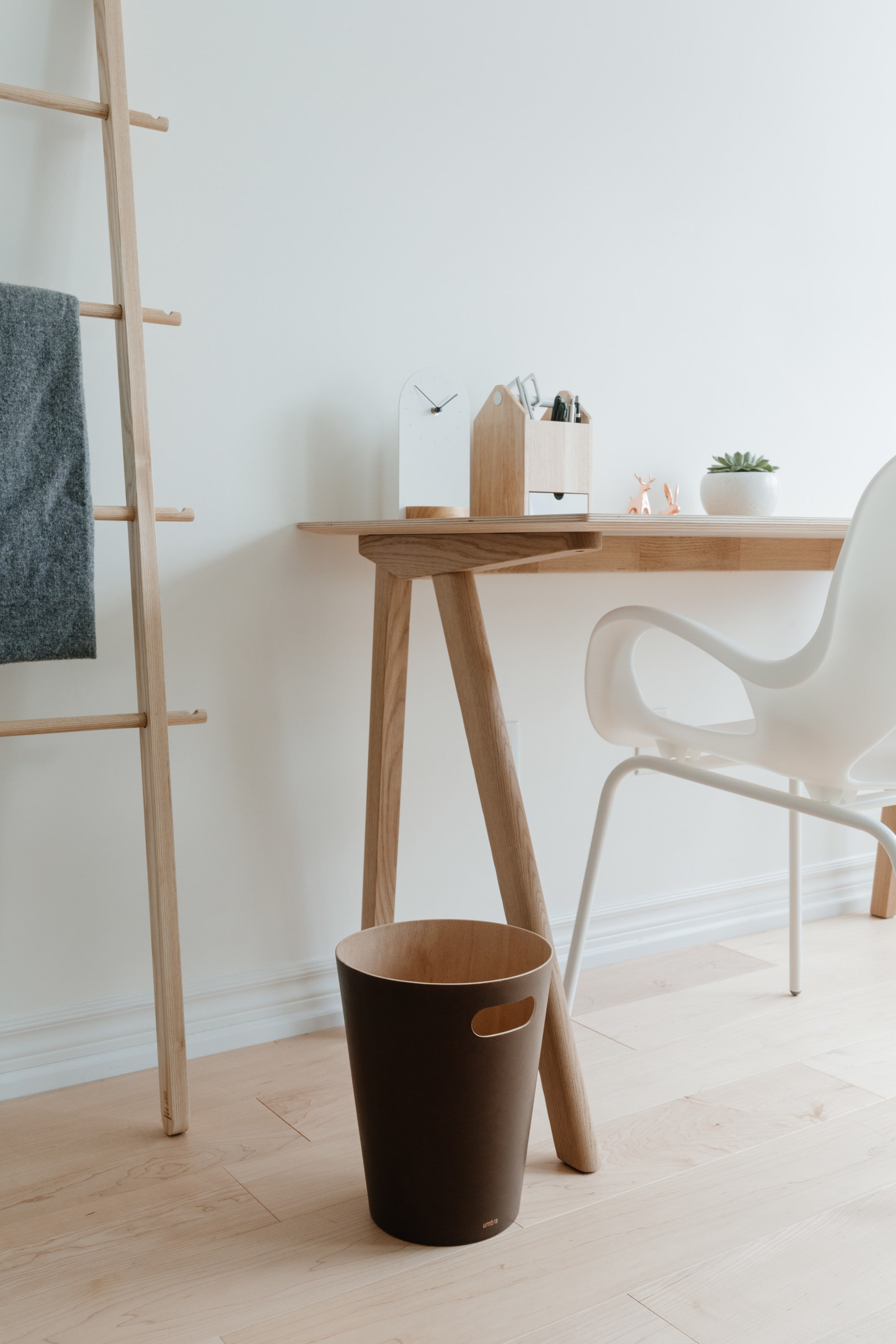 Espresso Wood 2-Gallon Modern Bathroom Trash Can