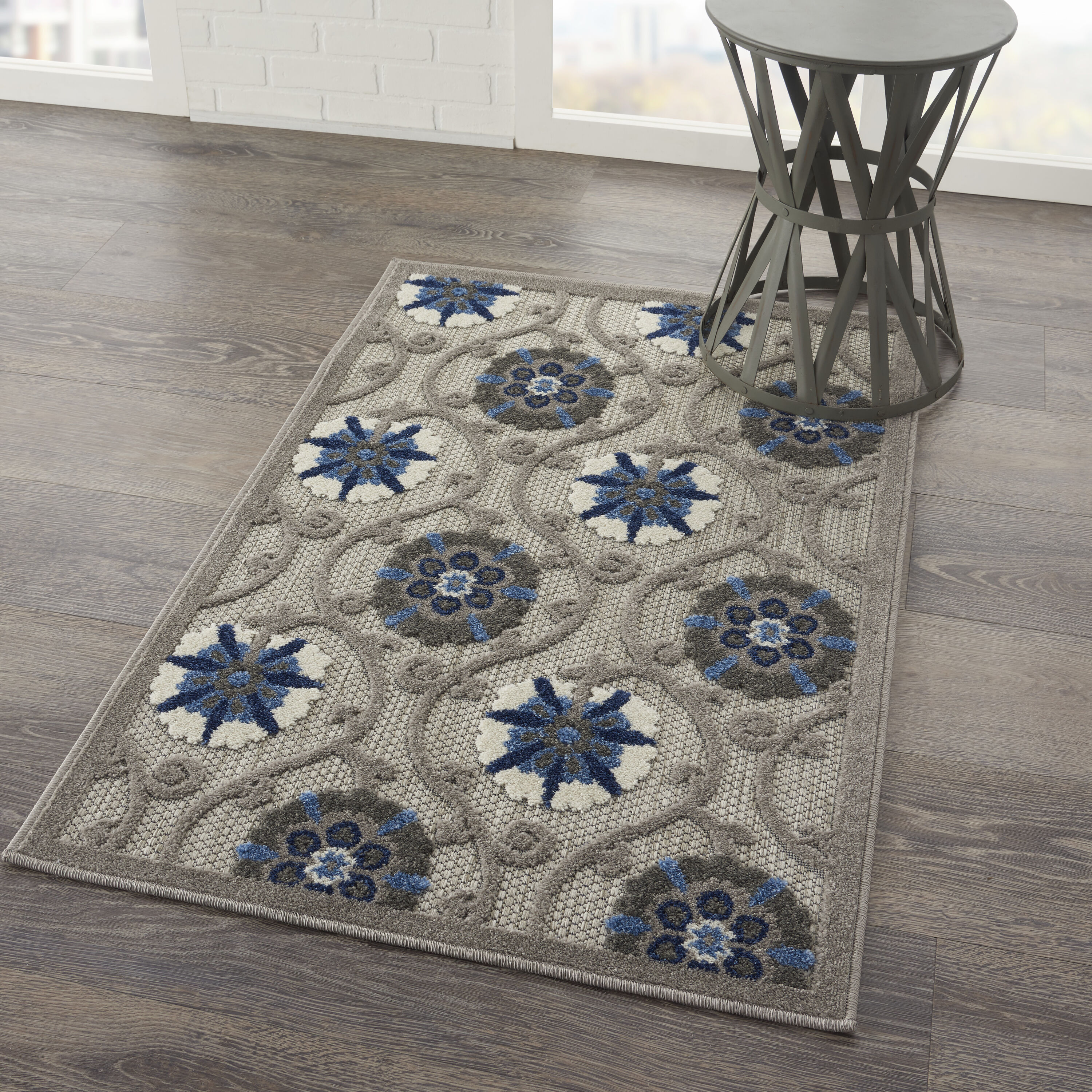 Aloha Floral Bloom Grey/Blue Synthetic 2'8" x 4' Indoor/Outdoor Rug