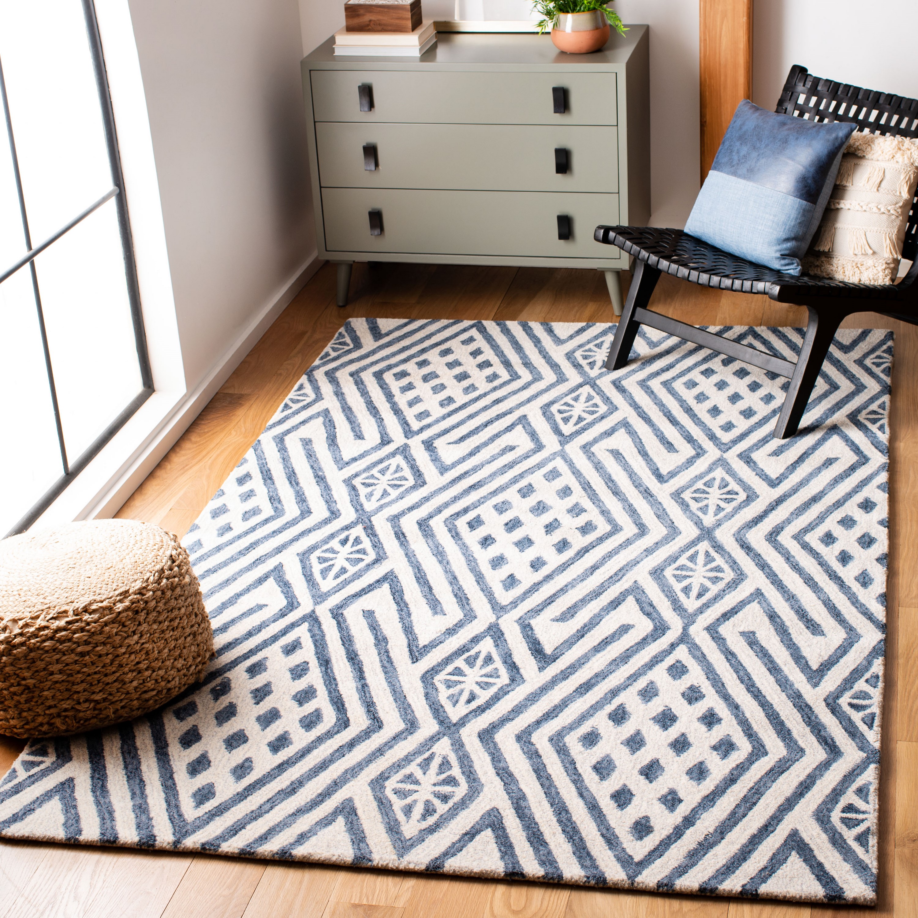 Artisan Blue Wool 4' x 6' Hand-Tufted Rectangular Area Rug