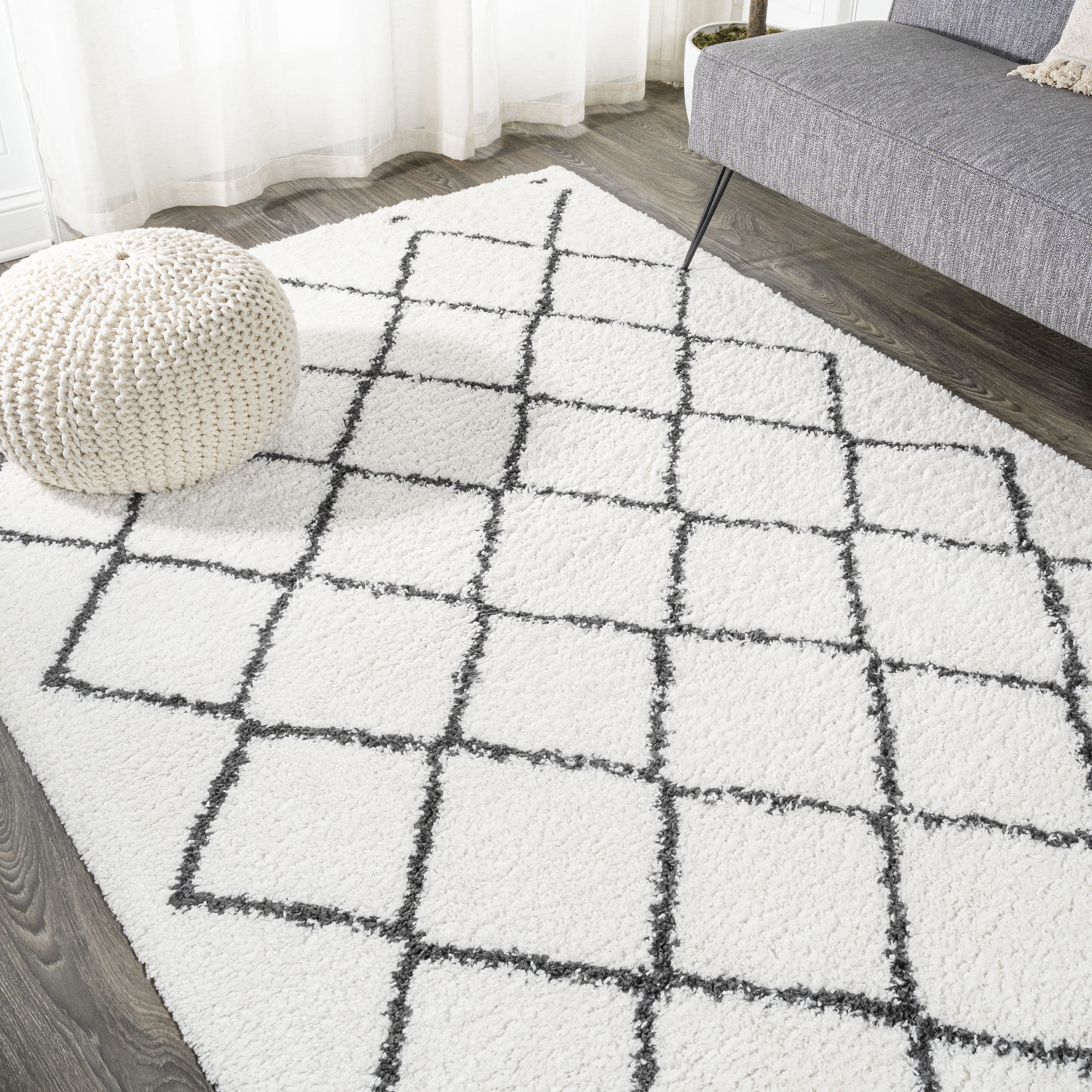 4' x 6' Black Diamond Shag Synthetic Area Rug