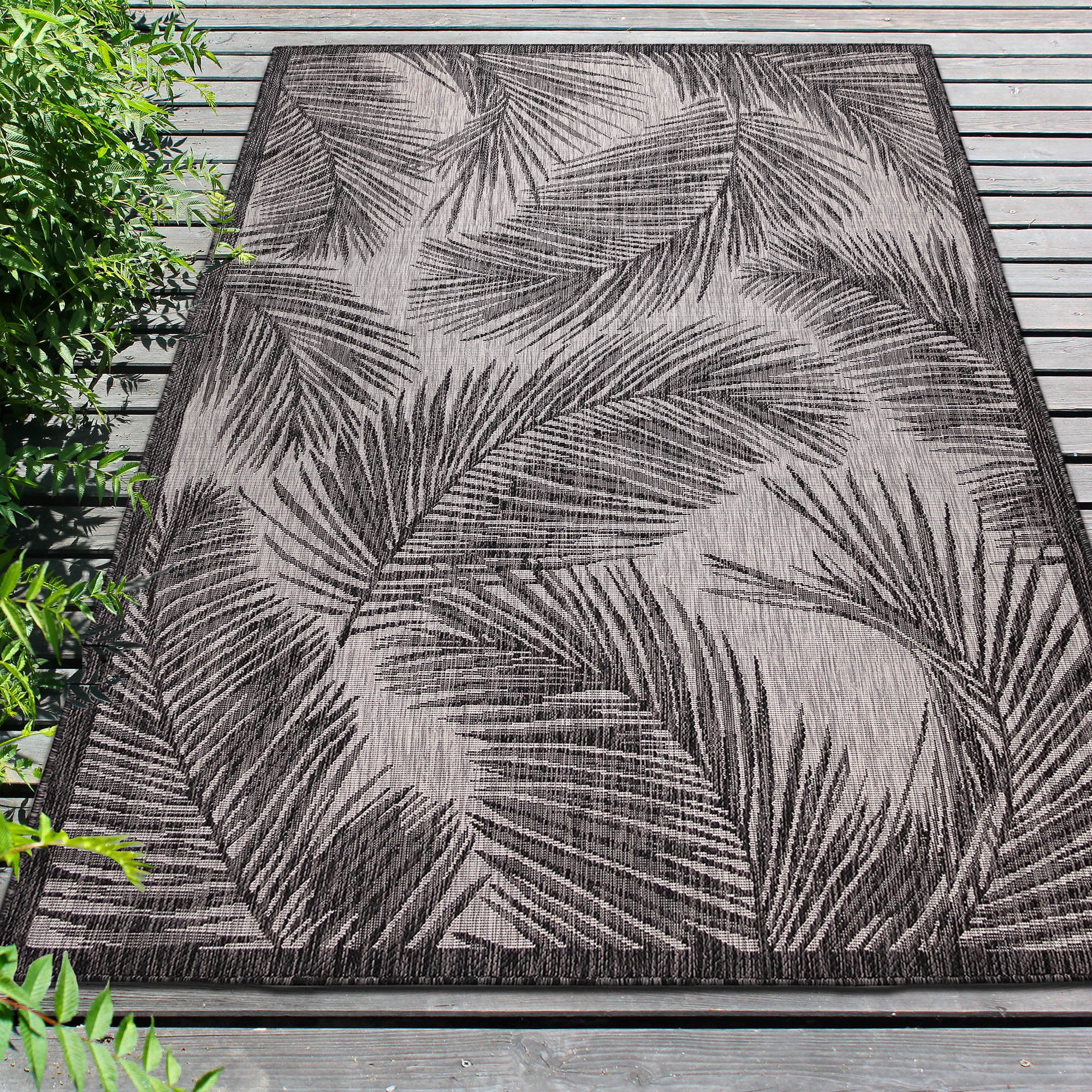 Liora Manne CRE58847448 Carmel 5 x 8 (ft) Loomed Polypropylene Black Rectangular Indoor/Outdoor Floral/Botanical Tropical Area rug