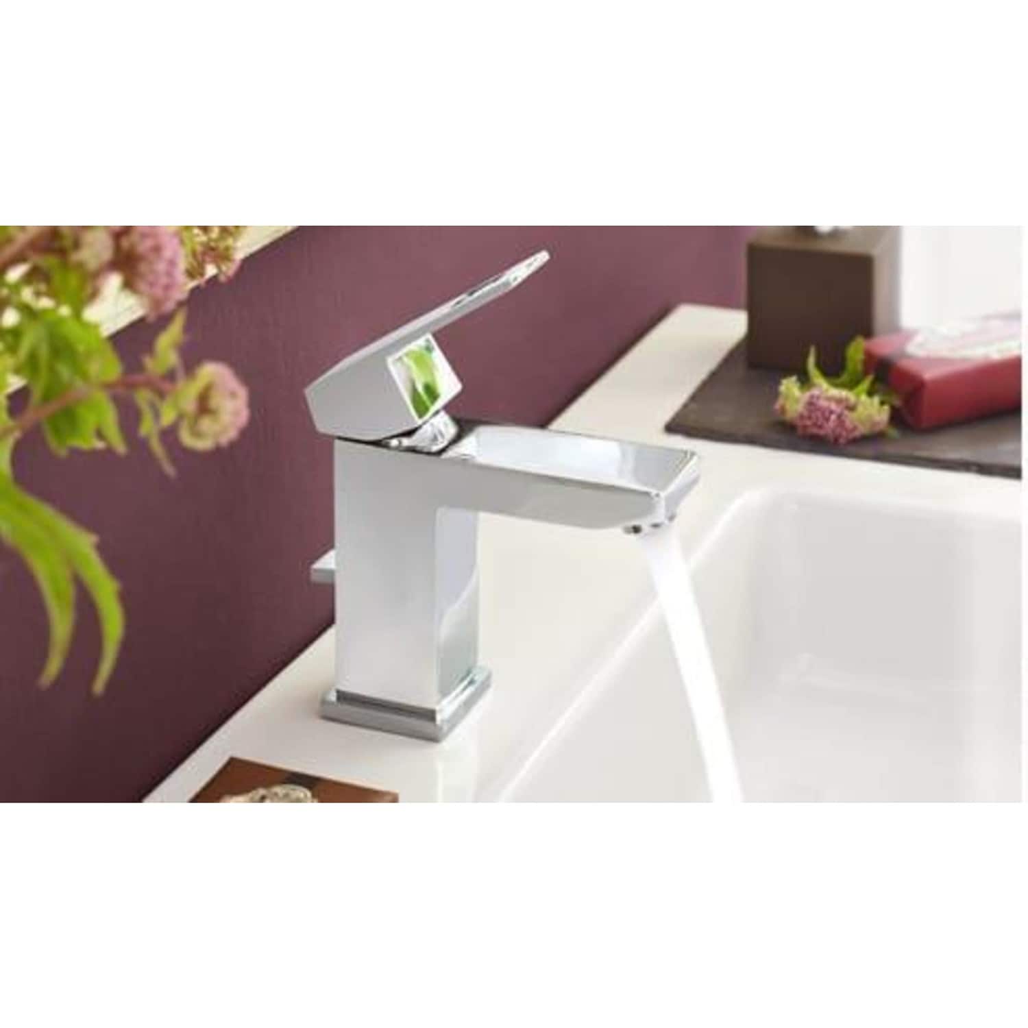 Chrome Brass Single Hole Bathroom Faucet with Drain Assembly
