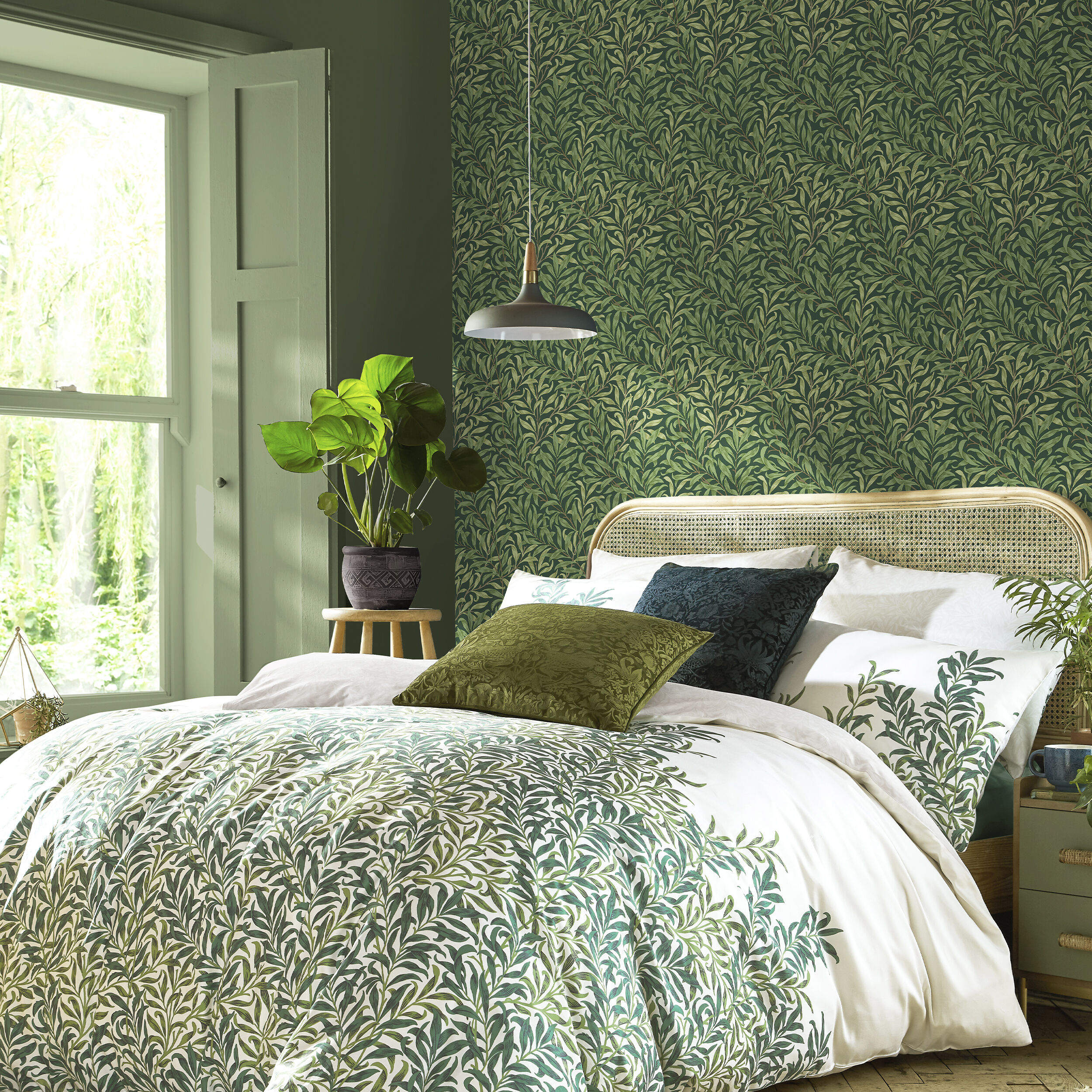 William Morris Deep Green Willow Bough Vinyl Wallpaper
