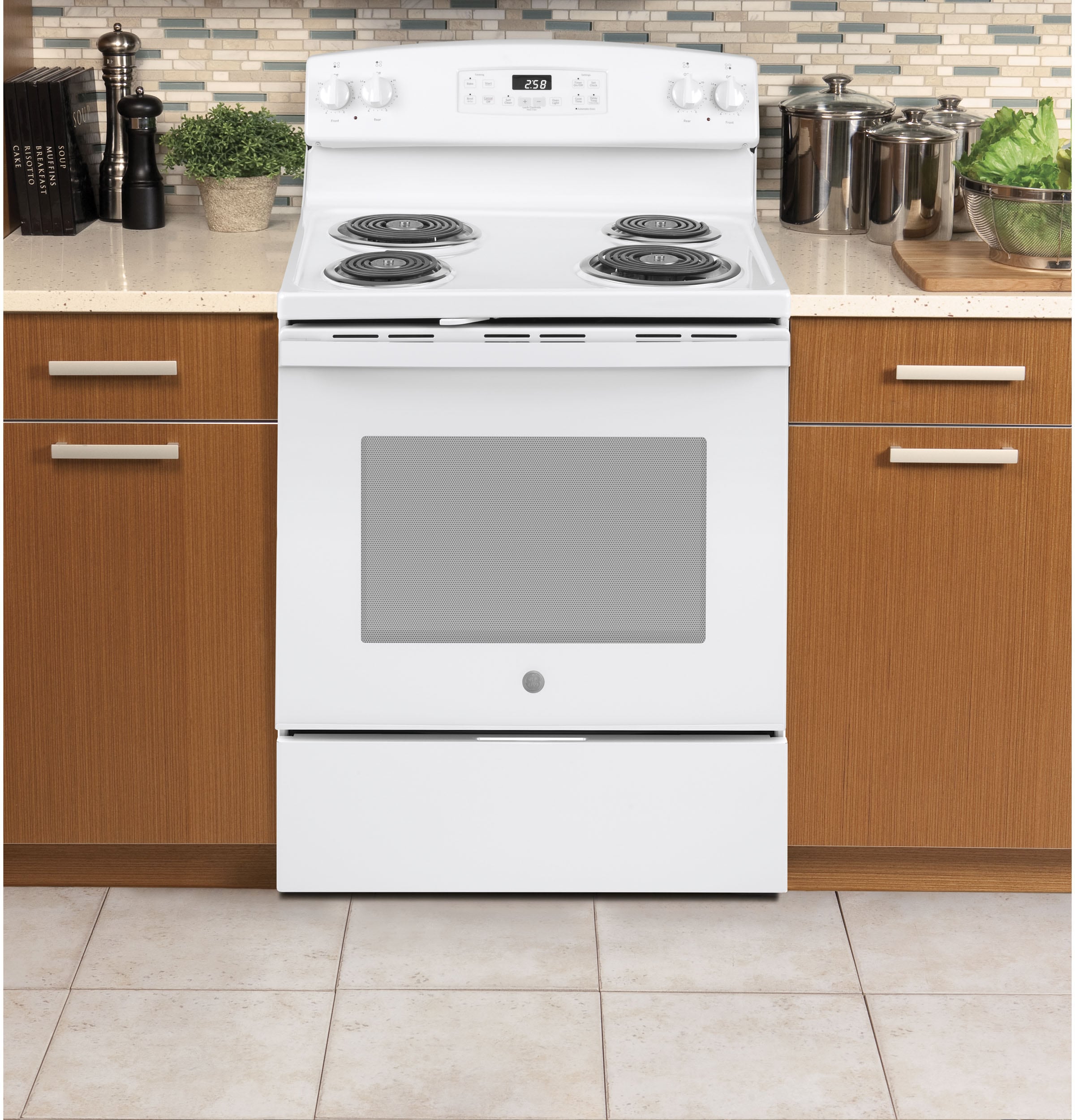 GE 30-in 4 Elements 5.3-cu ft Self-Cleaning Freestanding Electric Range  (White) at