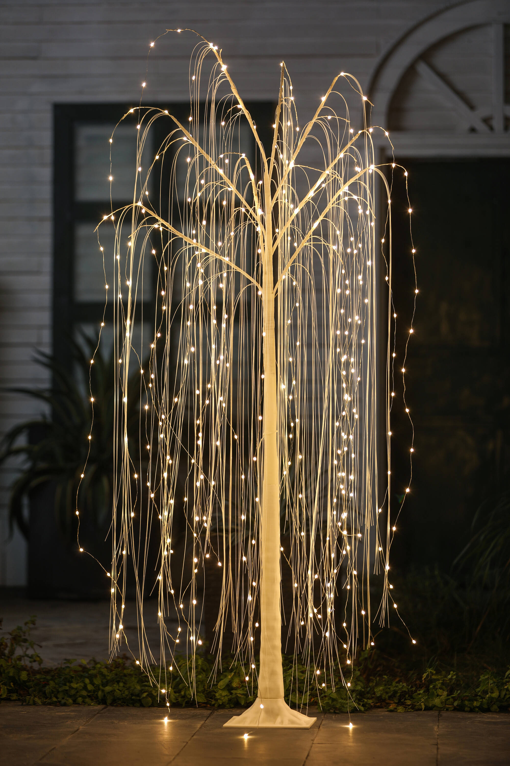 LuxenHome WHHD1422 Artificial-Christmas-Trees - View #4