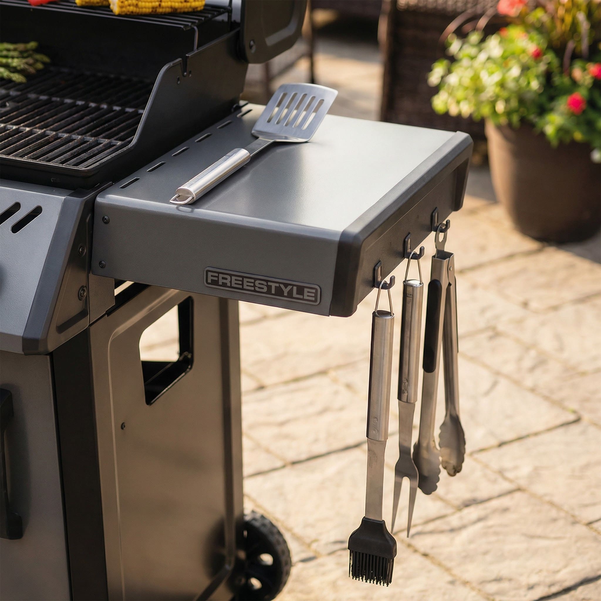 NAPOLEON F365DNGT Gas-Grill - View #2