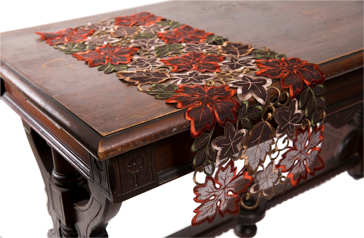 XIA Home Fashions XD130191228 28-in Leaves Tabletop decoration Table runner
