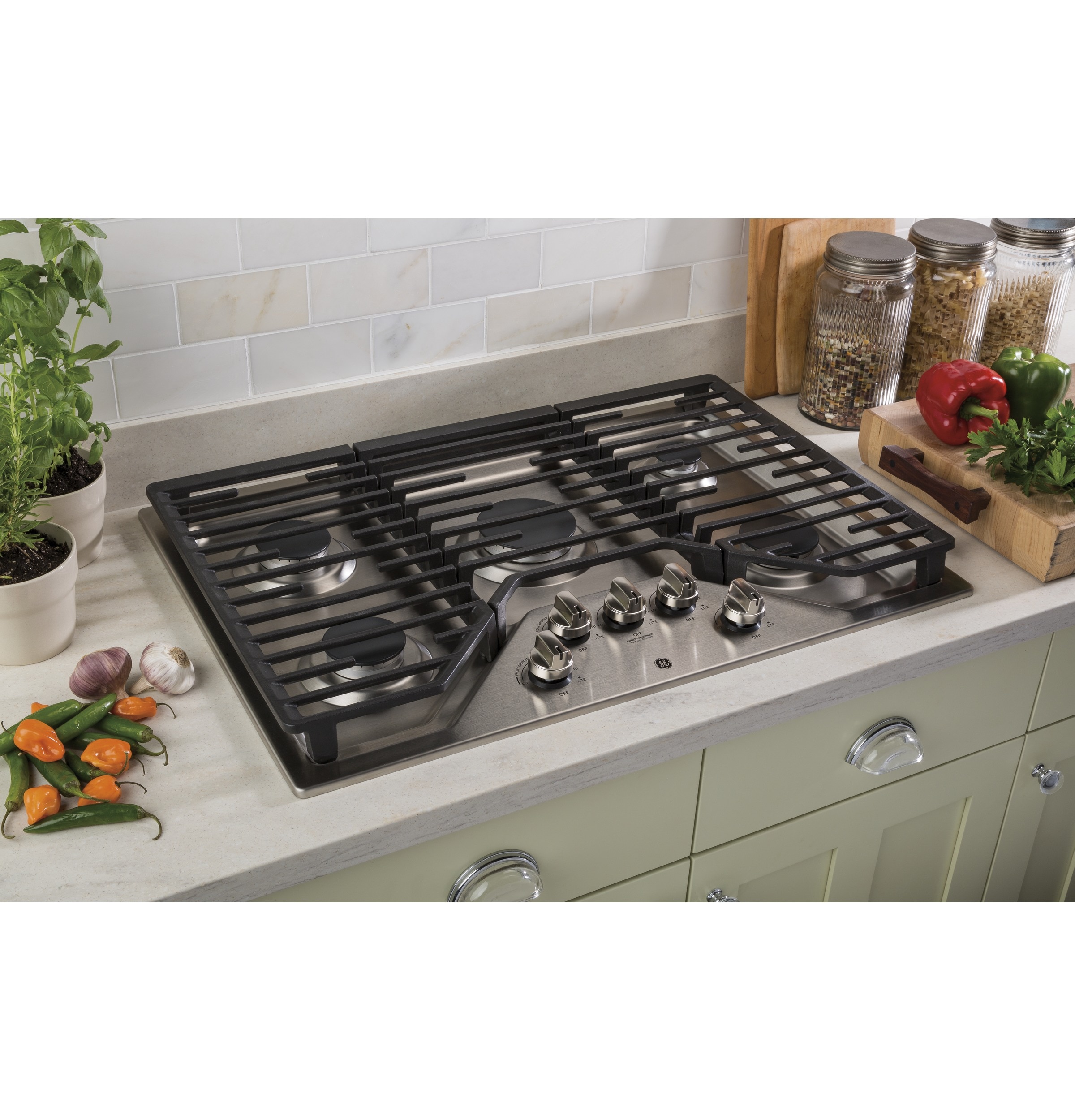 GE 30-in 5 Burners Stainless Steel Gas Cooktop in the Gas Cooktops