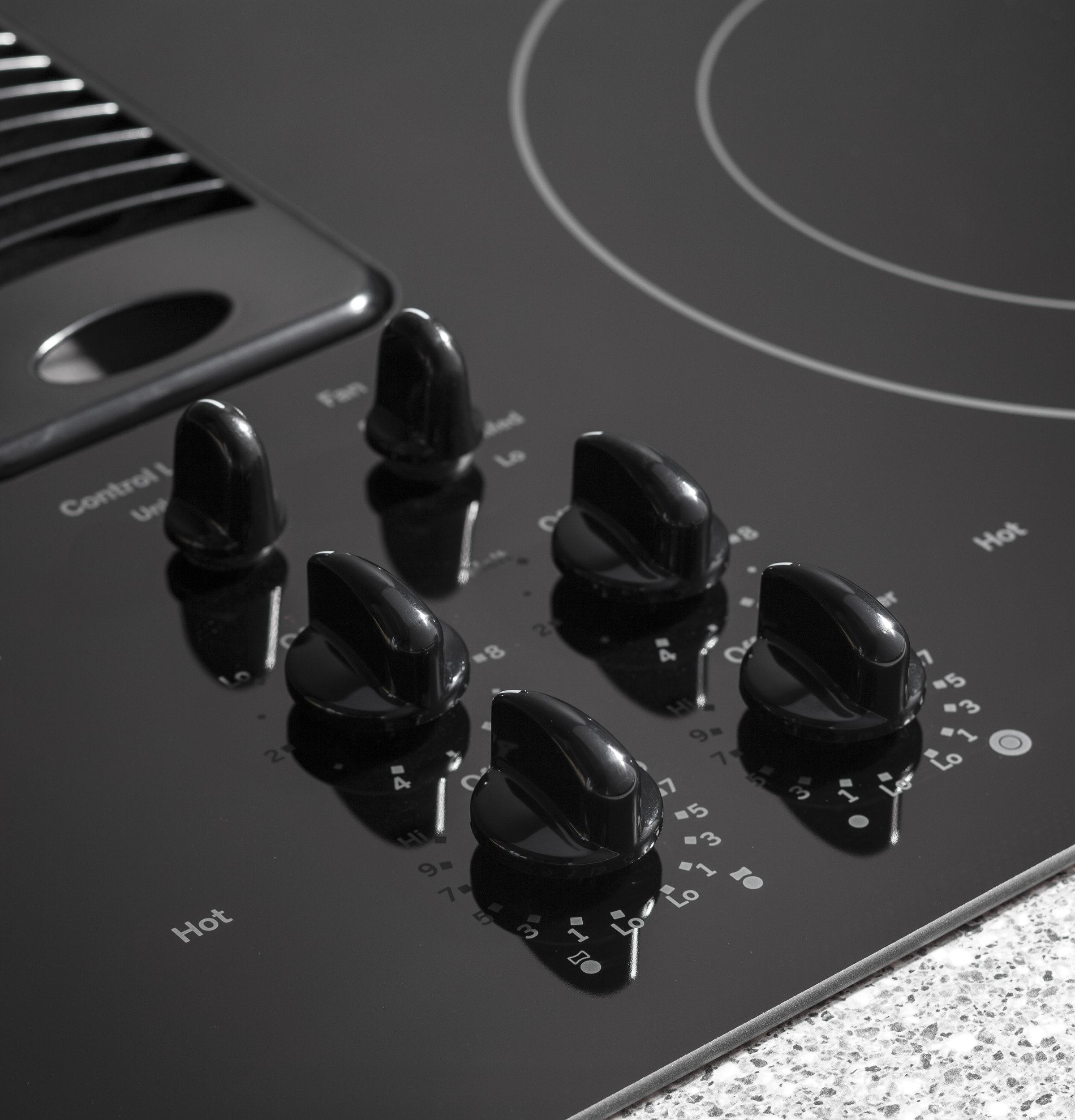 GE PP932BMBB 30 Smoothtop Electric Cooktop with 4 Ribbon Elements,  PowerBoil Burner, Bridge Element, Melt/Simmer Options and Dishwasher Safe  Knobs: Black